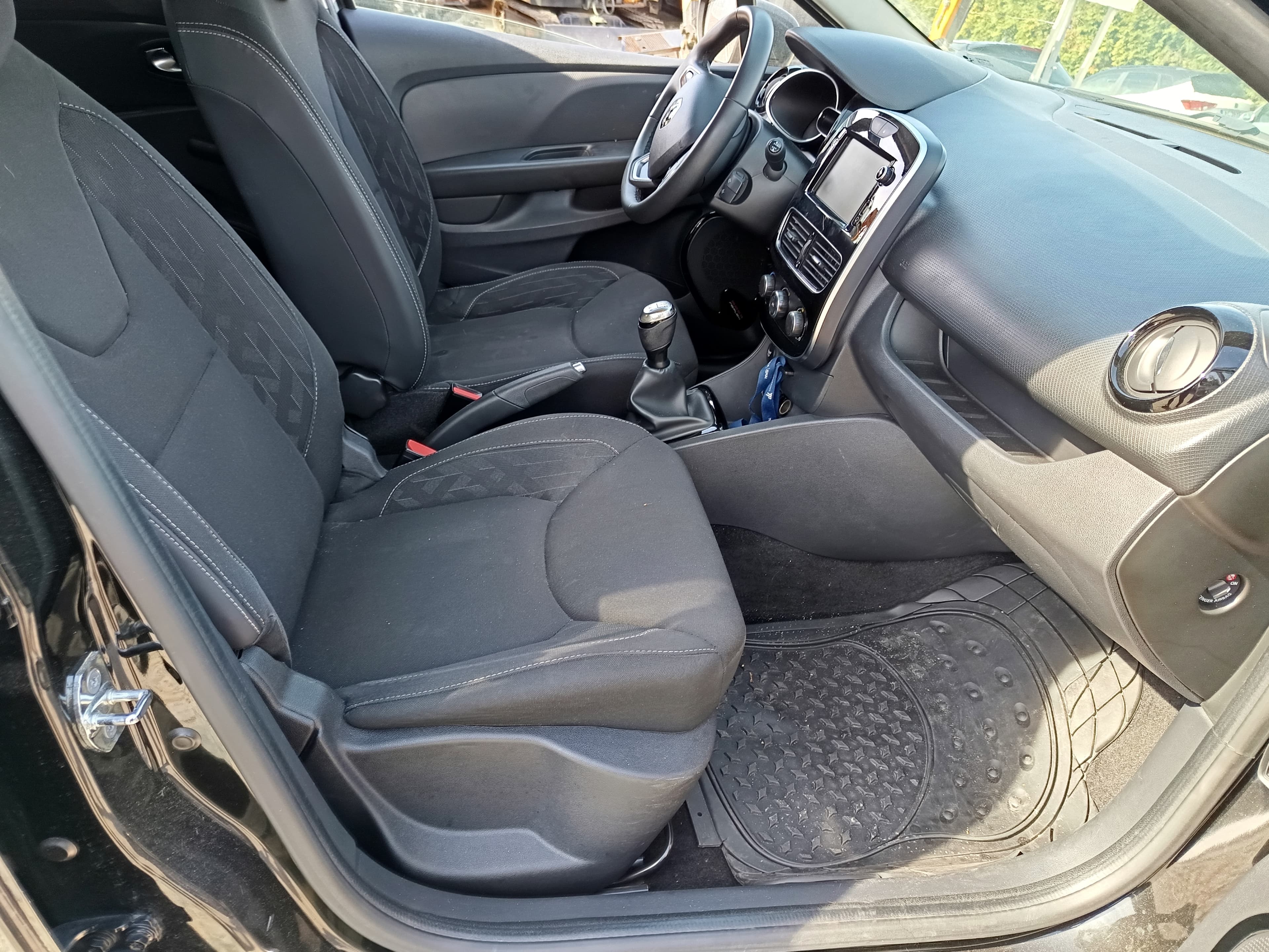 Renault Clio · Ano 2020 — image 22