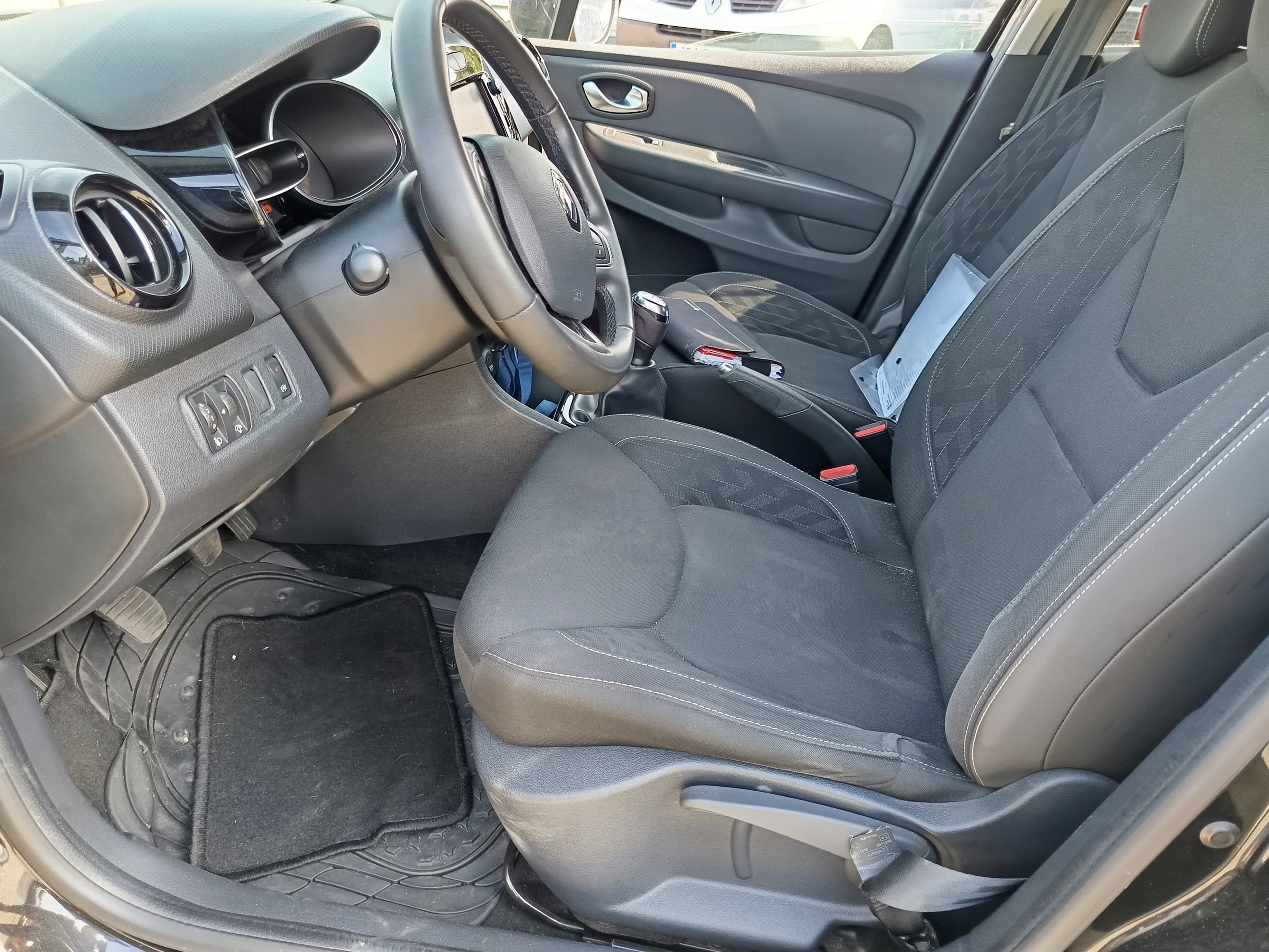 Renault Clio · Ano 2020 — image 28
