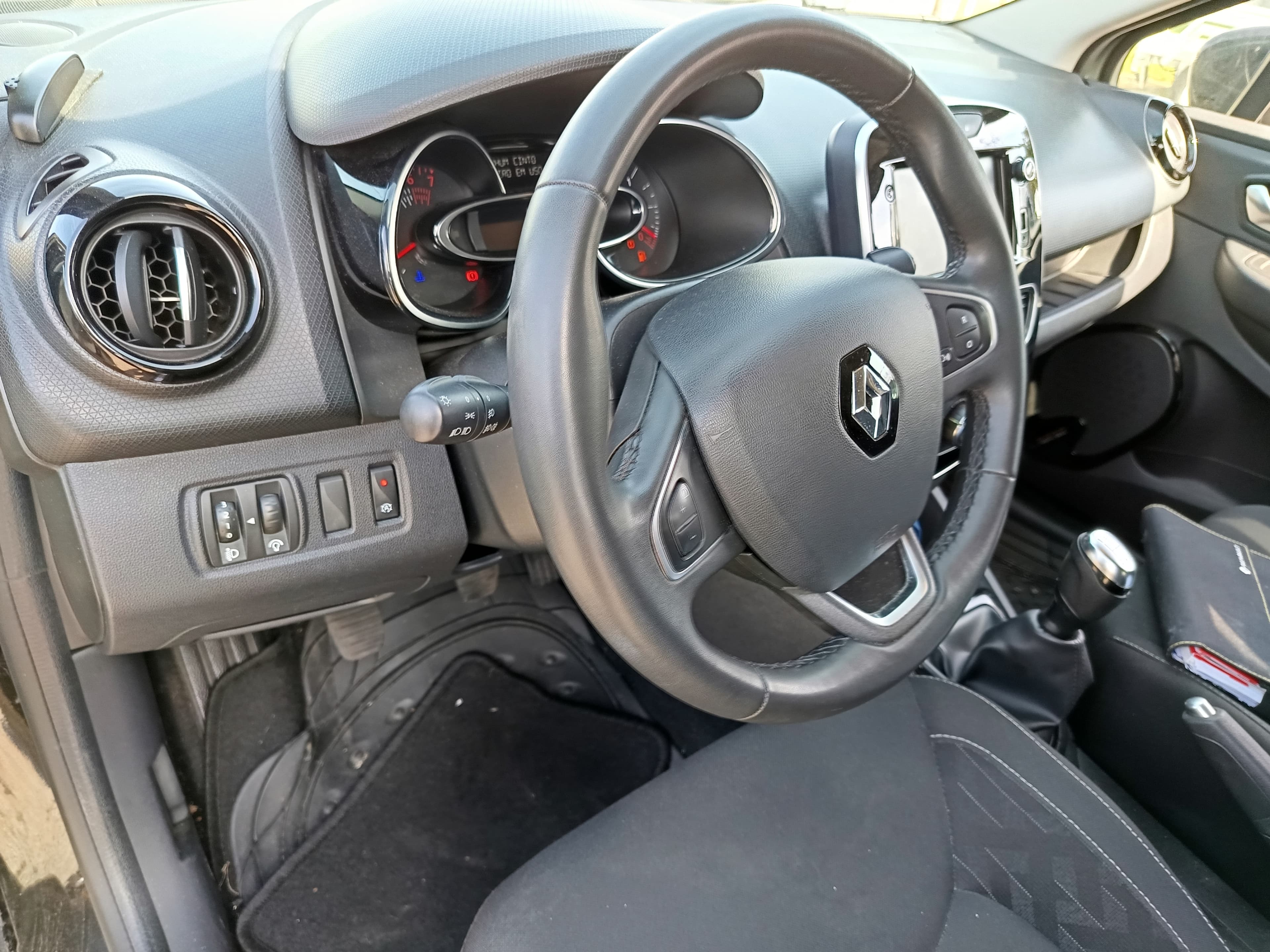 Renault Clio · Ano 2020 — image 30
