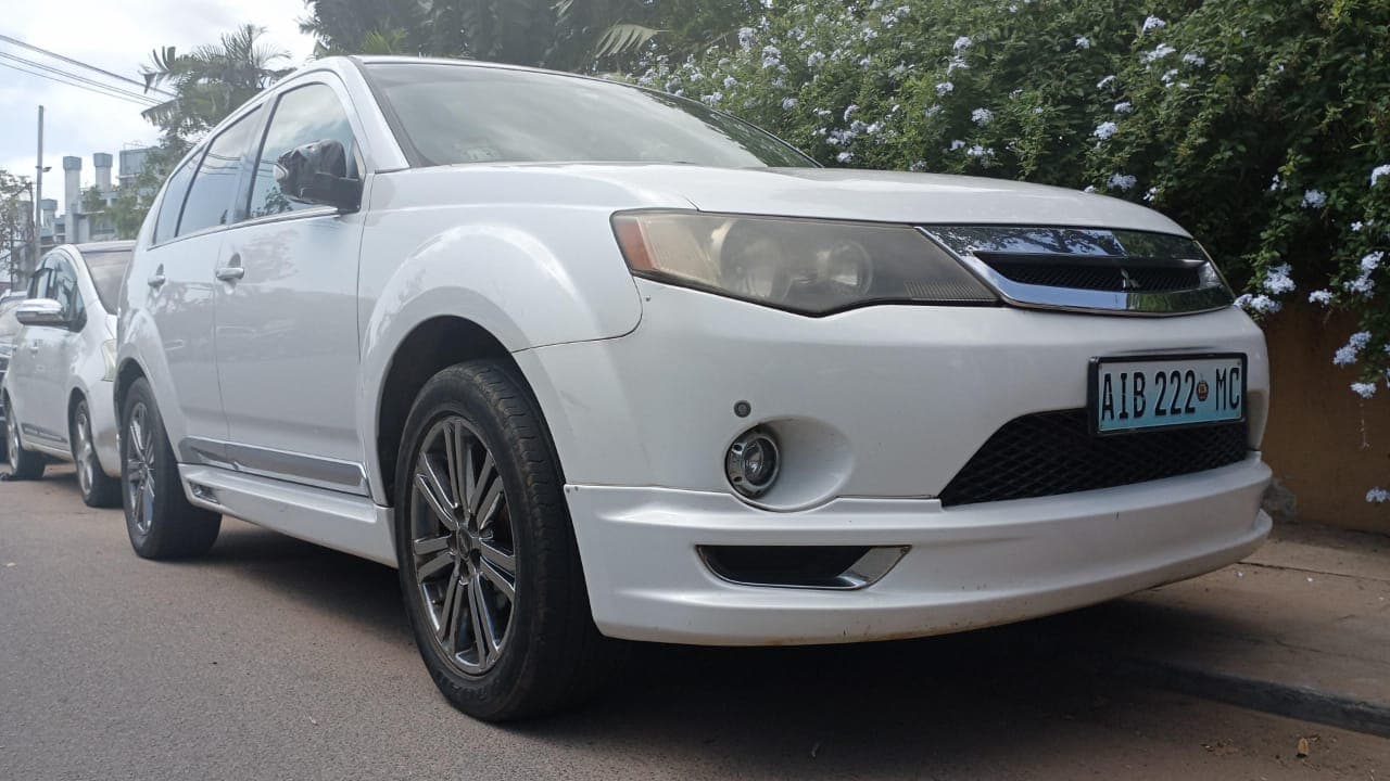 Mitsubishi Outlander 2,60m - 2008 — image 1