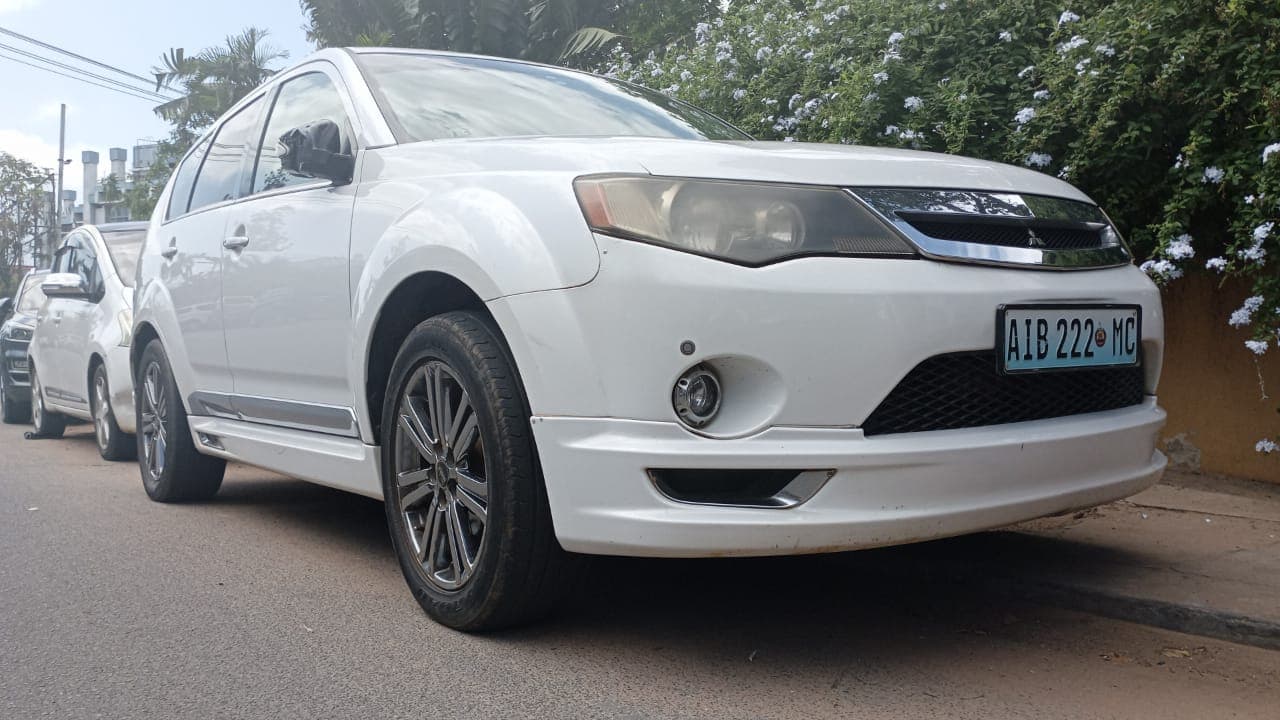 Mitsubishi Outlander 2,60m - 2008 — image 4