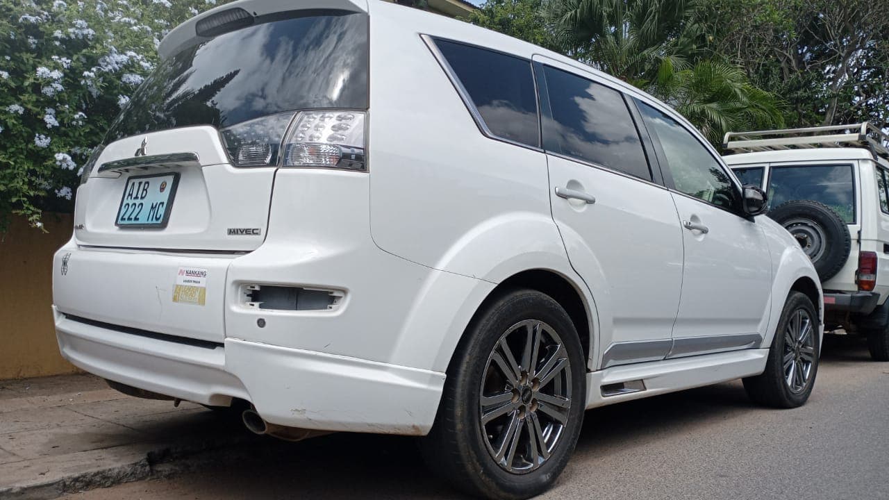 Mitsubishi Outlander 2,60m - 2008 — image 7