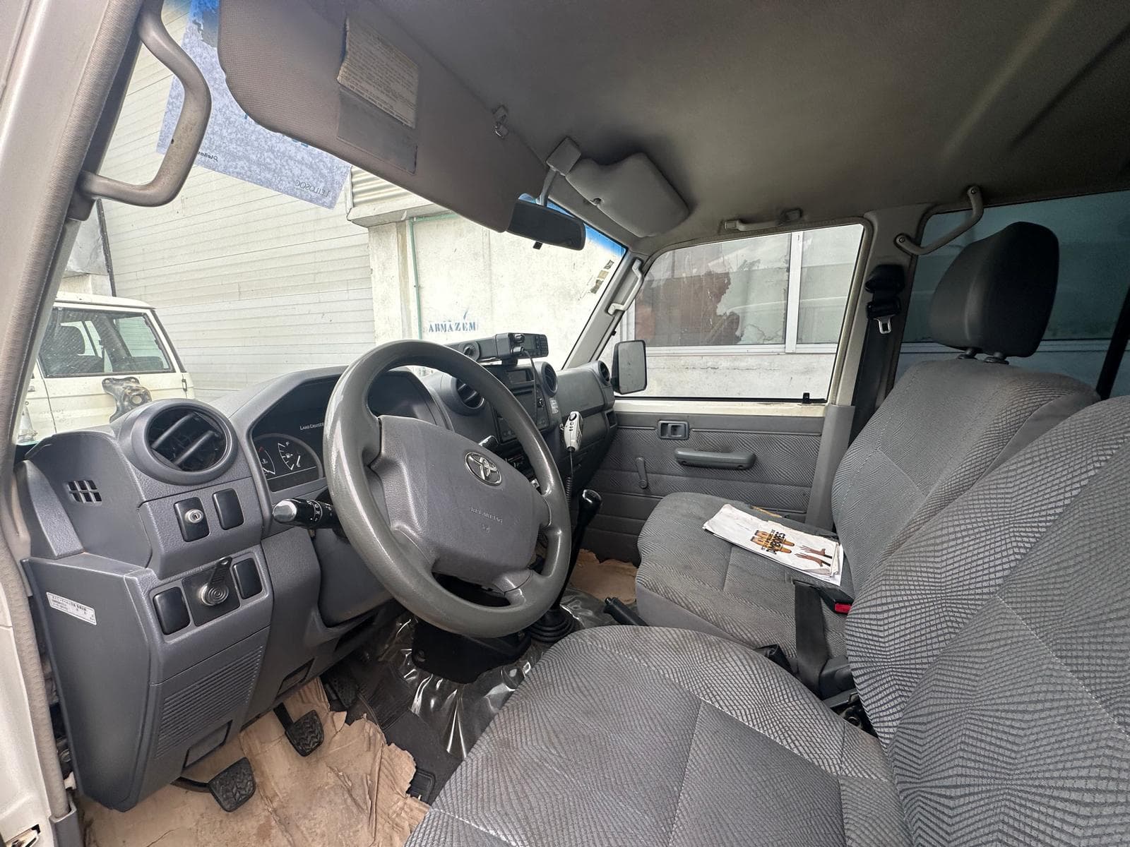 TOYOTA LAND CRUISER — image 6