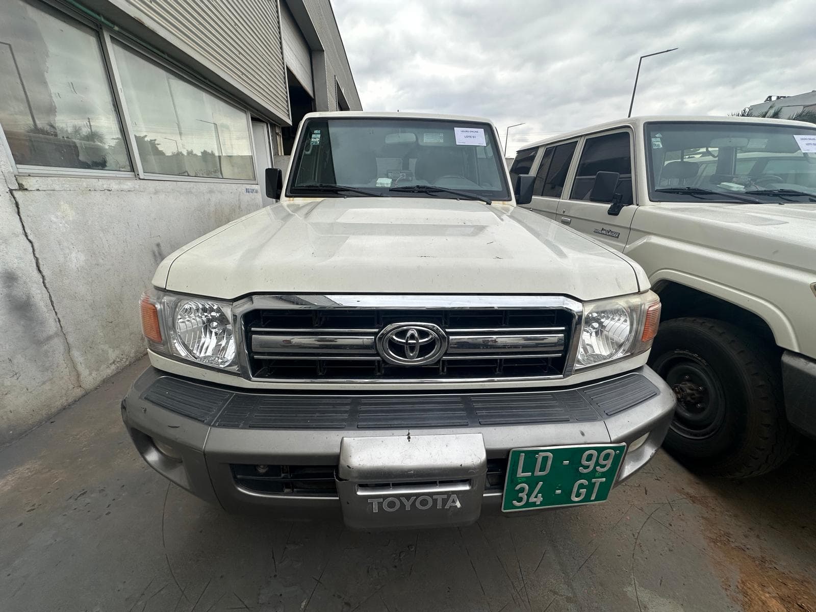 TOYOTA LAND CRUISER — image 8