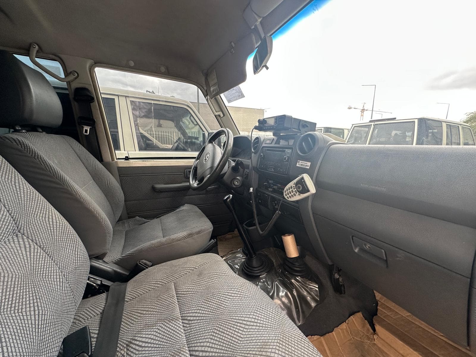 TOYOTA LAND CRUISER — image 7