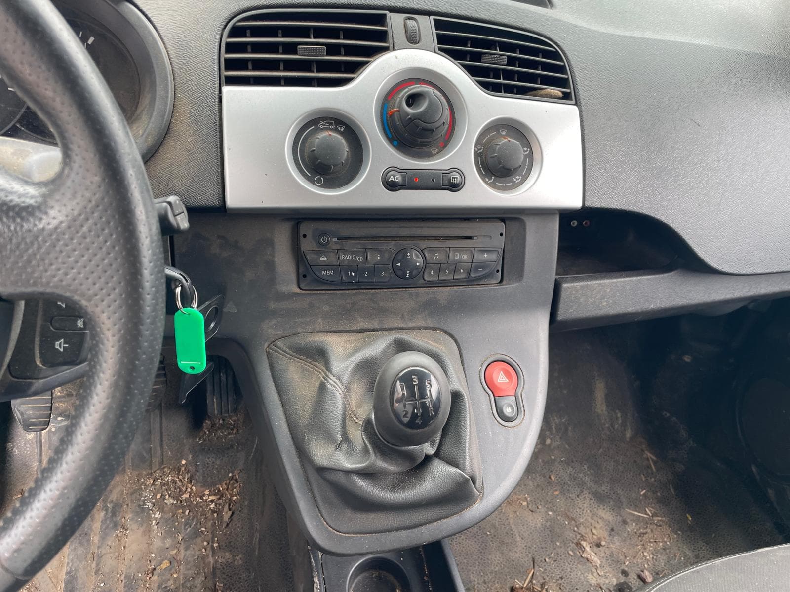 Renault Kangoo · Ano 2012 — imagem 11