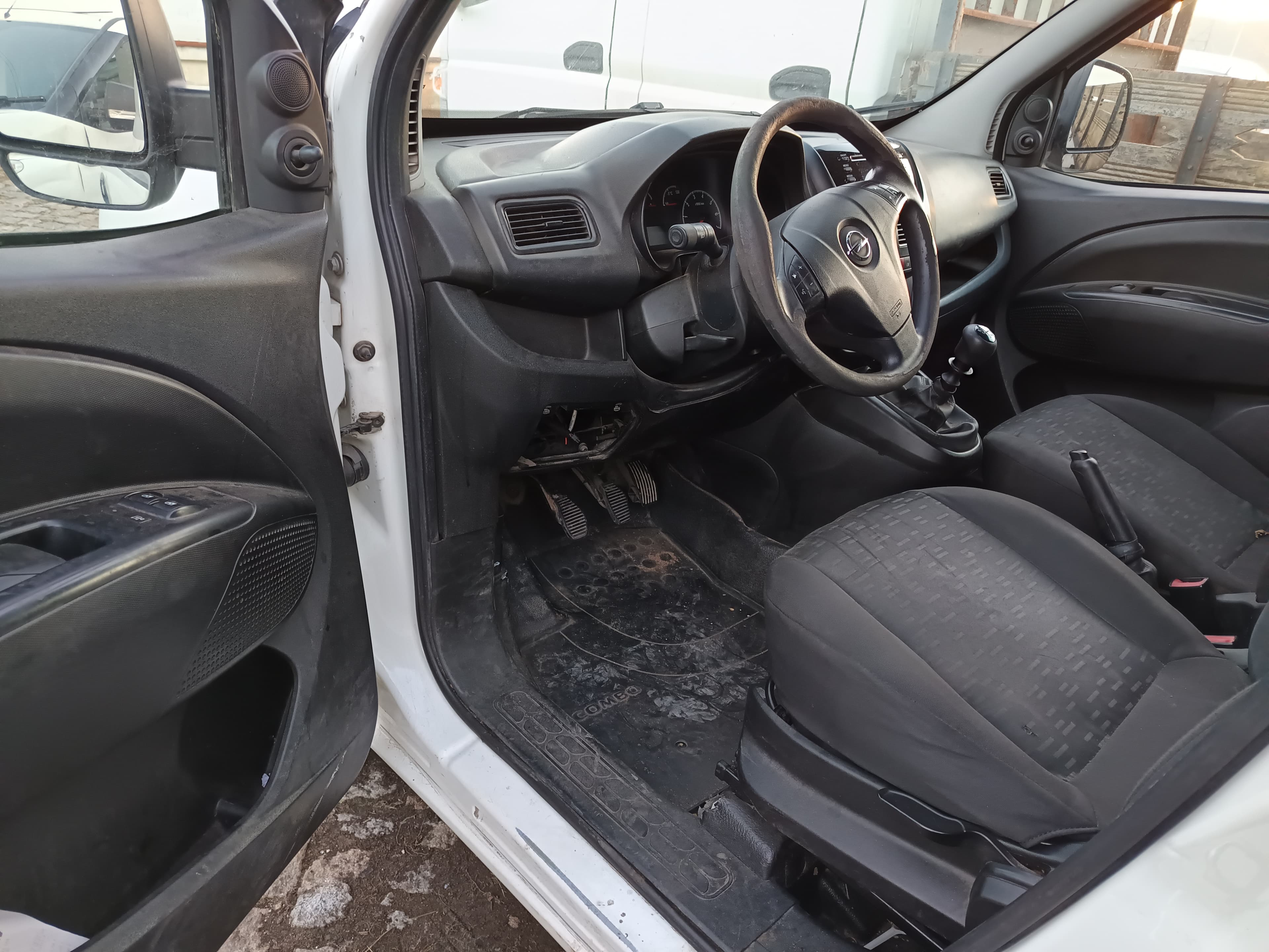 Opel Combo · Ano 2017 — imagem 14