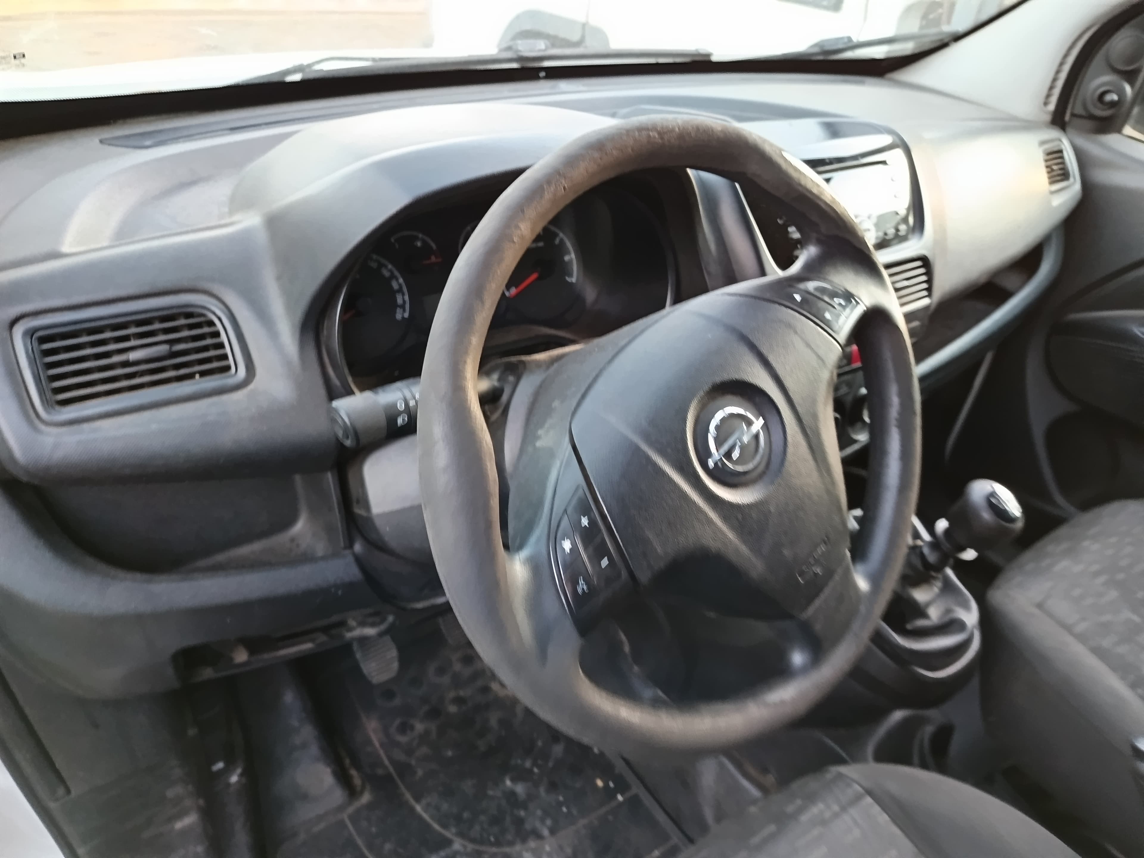 Opel Combo · Ano 2017 — imagem 17