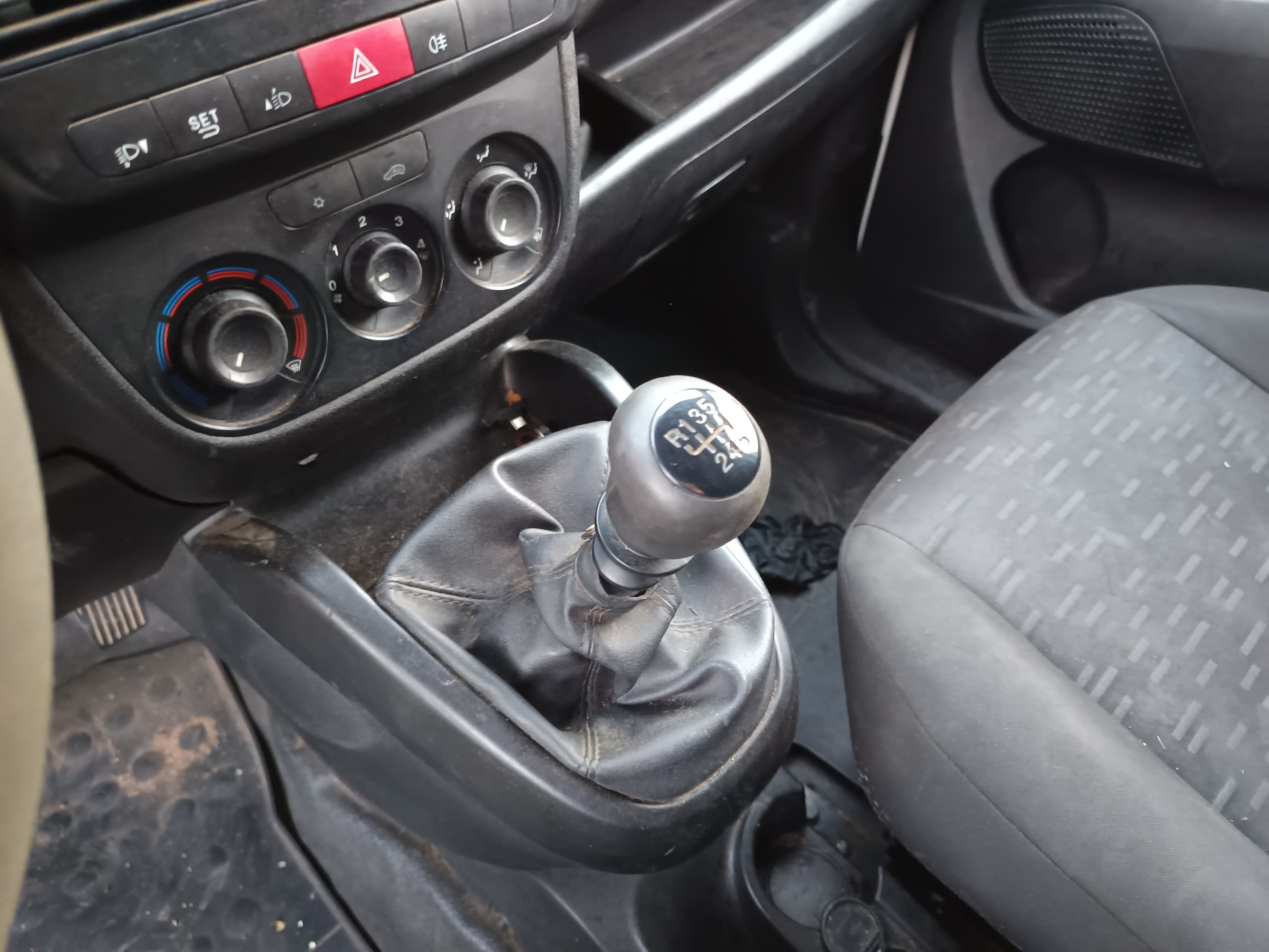Opel Combo · Ano 2017 — imagem 20