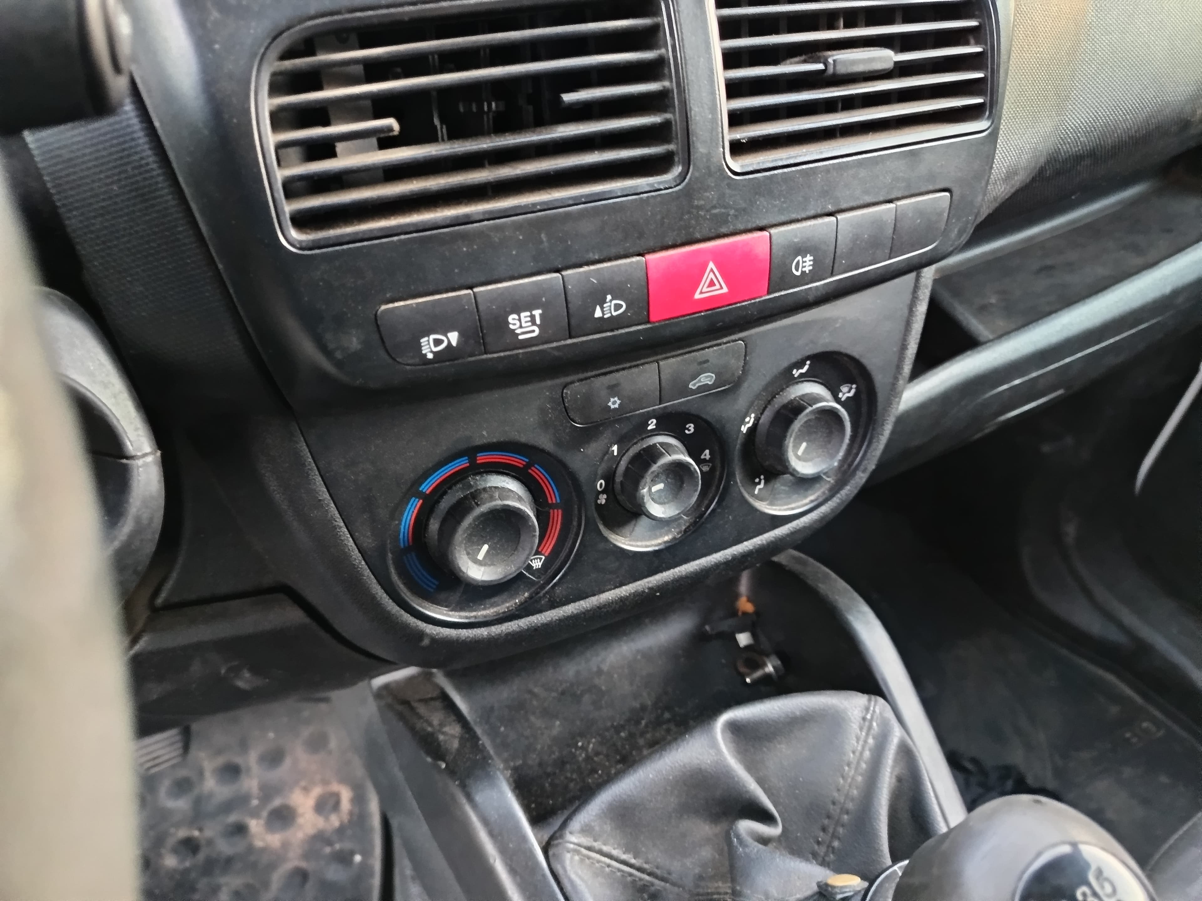 Opel Combo · Ano 2017 — imagem 19