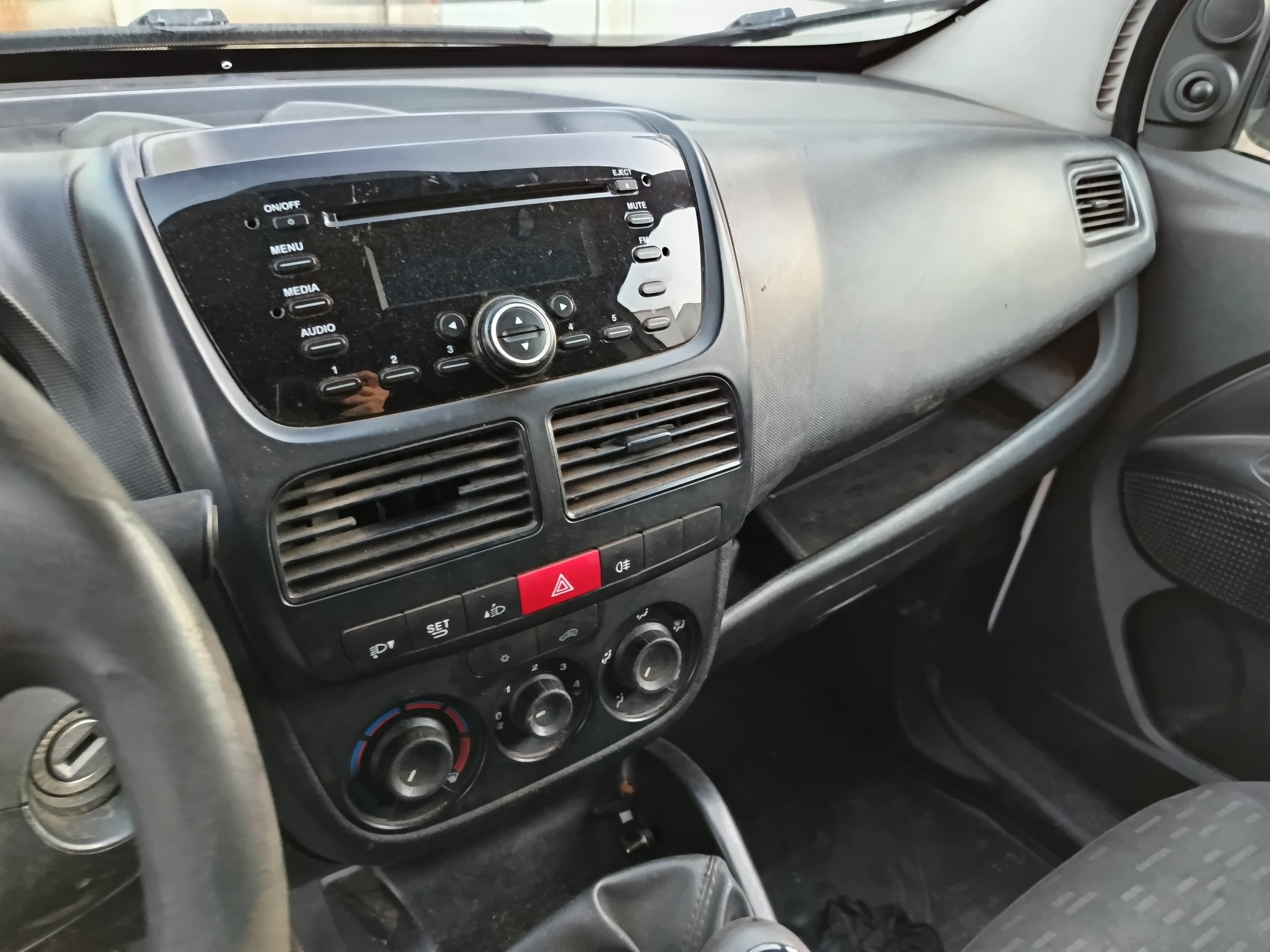 Opel Combo · Ano 2017 — imagem 18