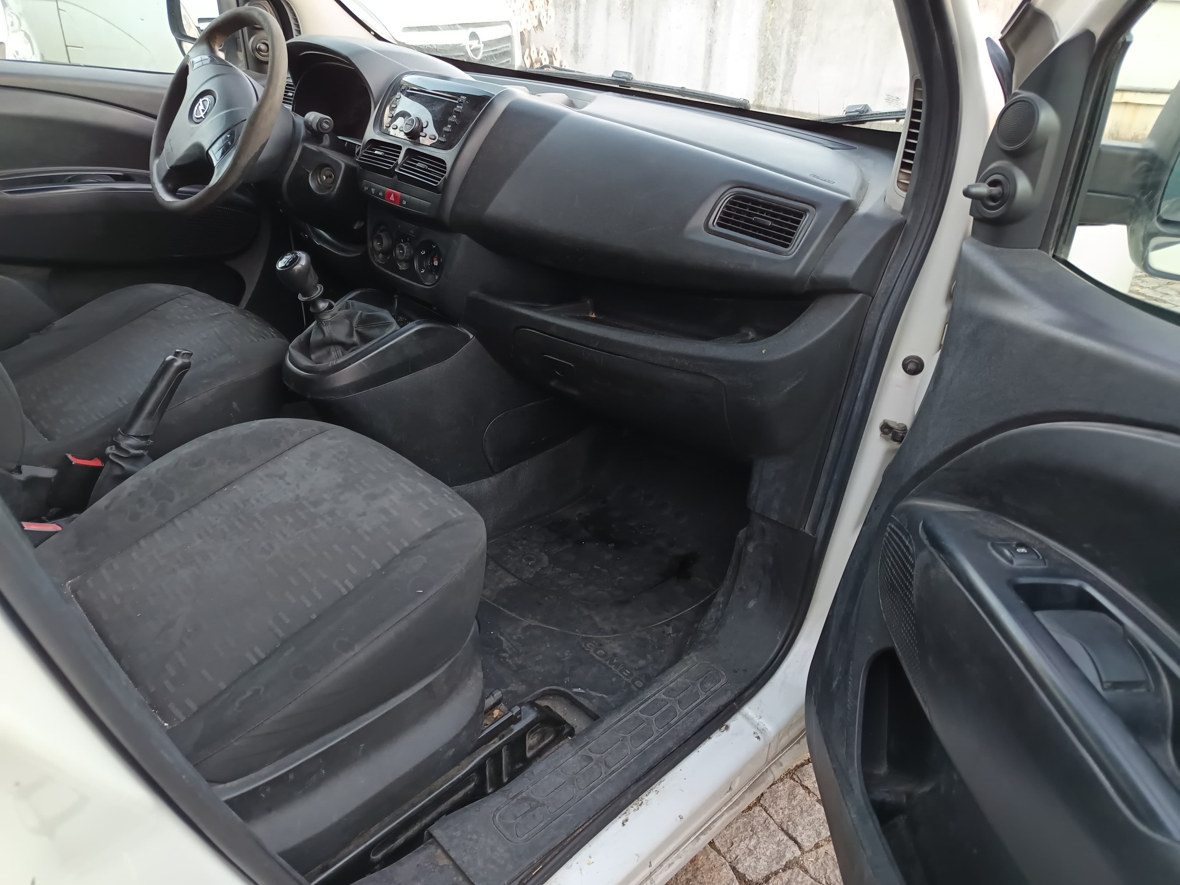 Opel Combo · Ano 2017 — imagen 16