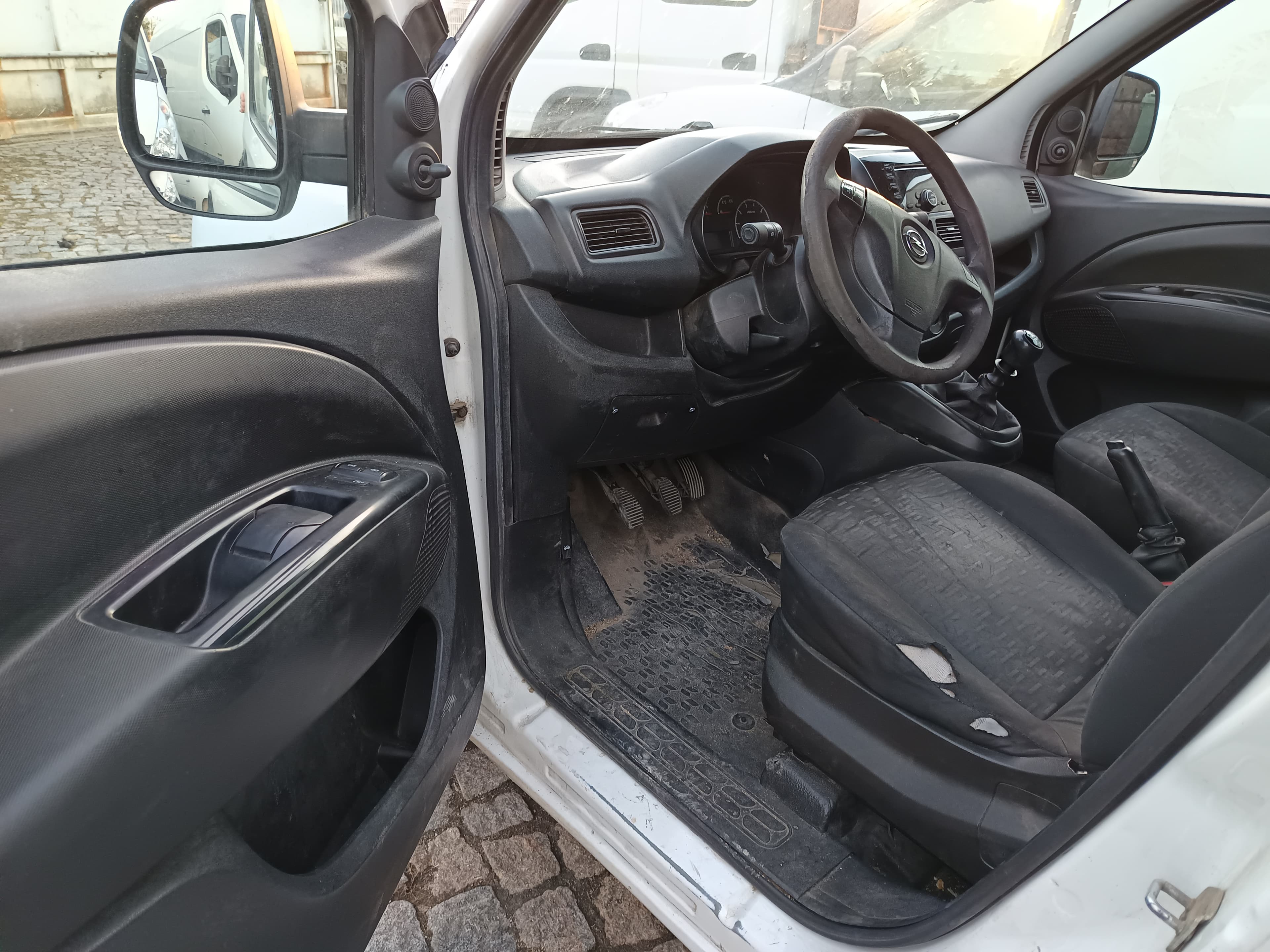 Opel Combo · Ano 2017 — imagen 19