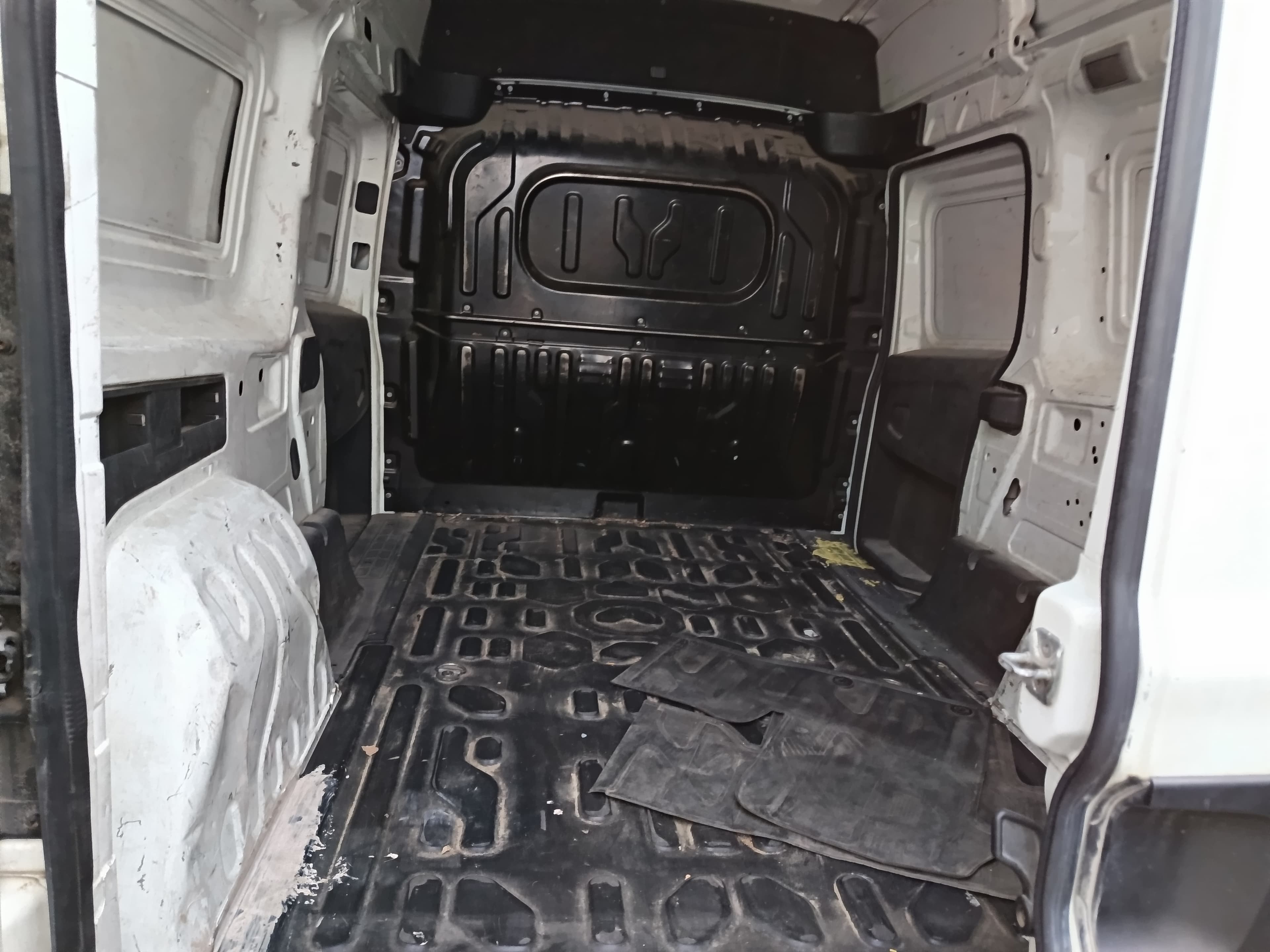 Opel Combo · Ano 2017 — imagen 15