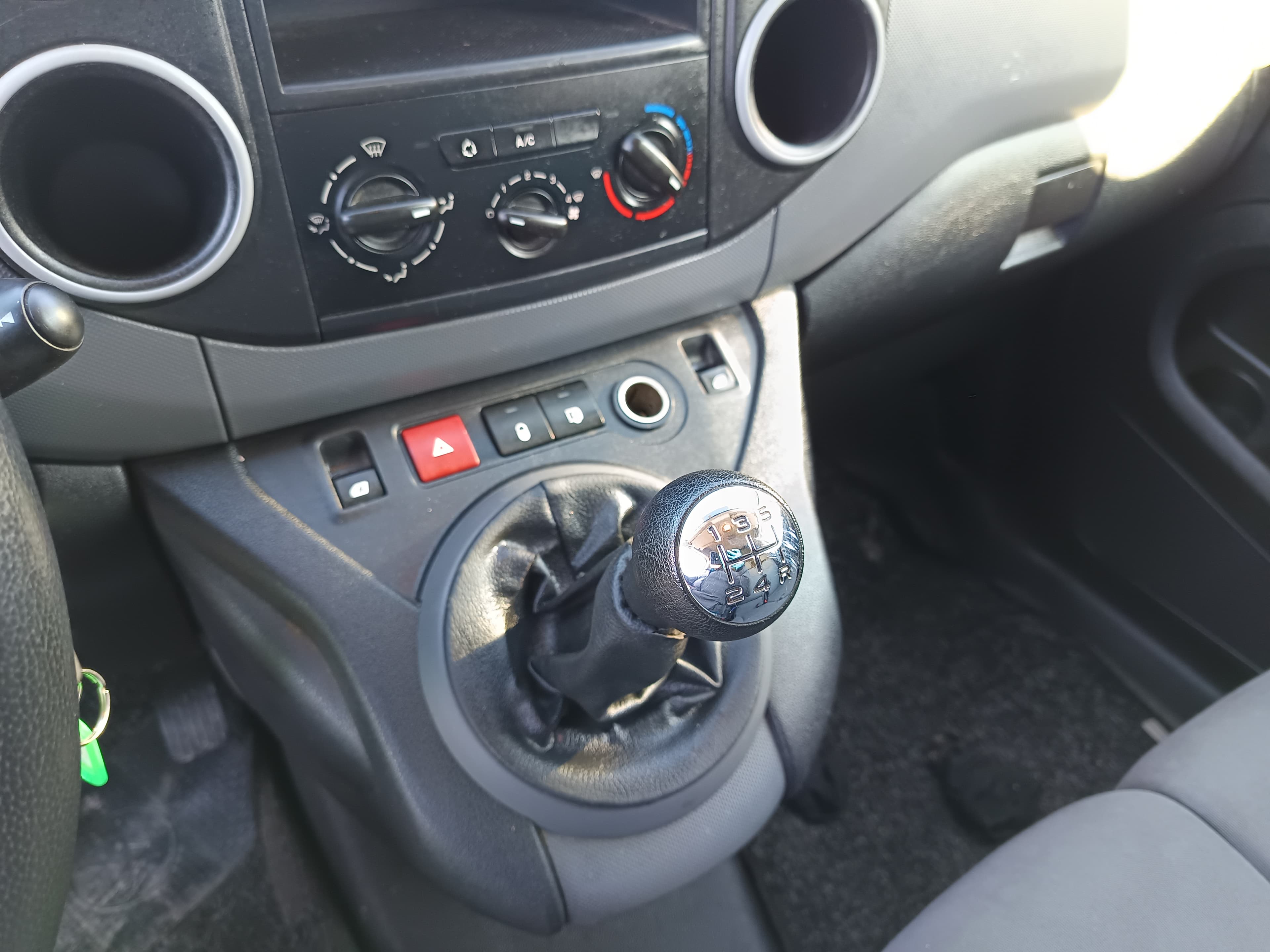 Peugeot Partner · Ano 2013 — imagem 31