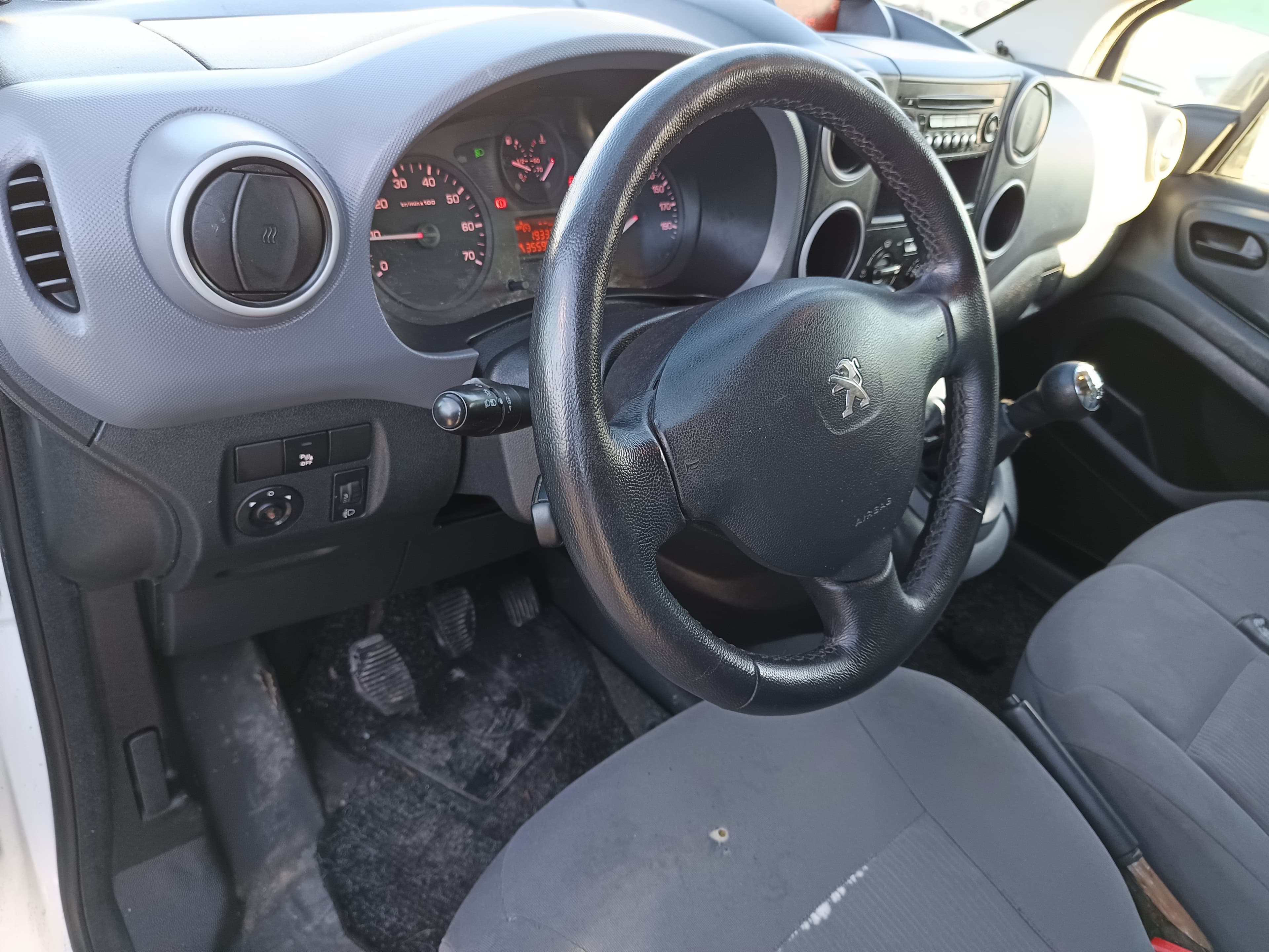 Peugeot Partner · Ano 2013 — imagem 27