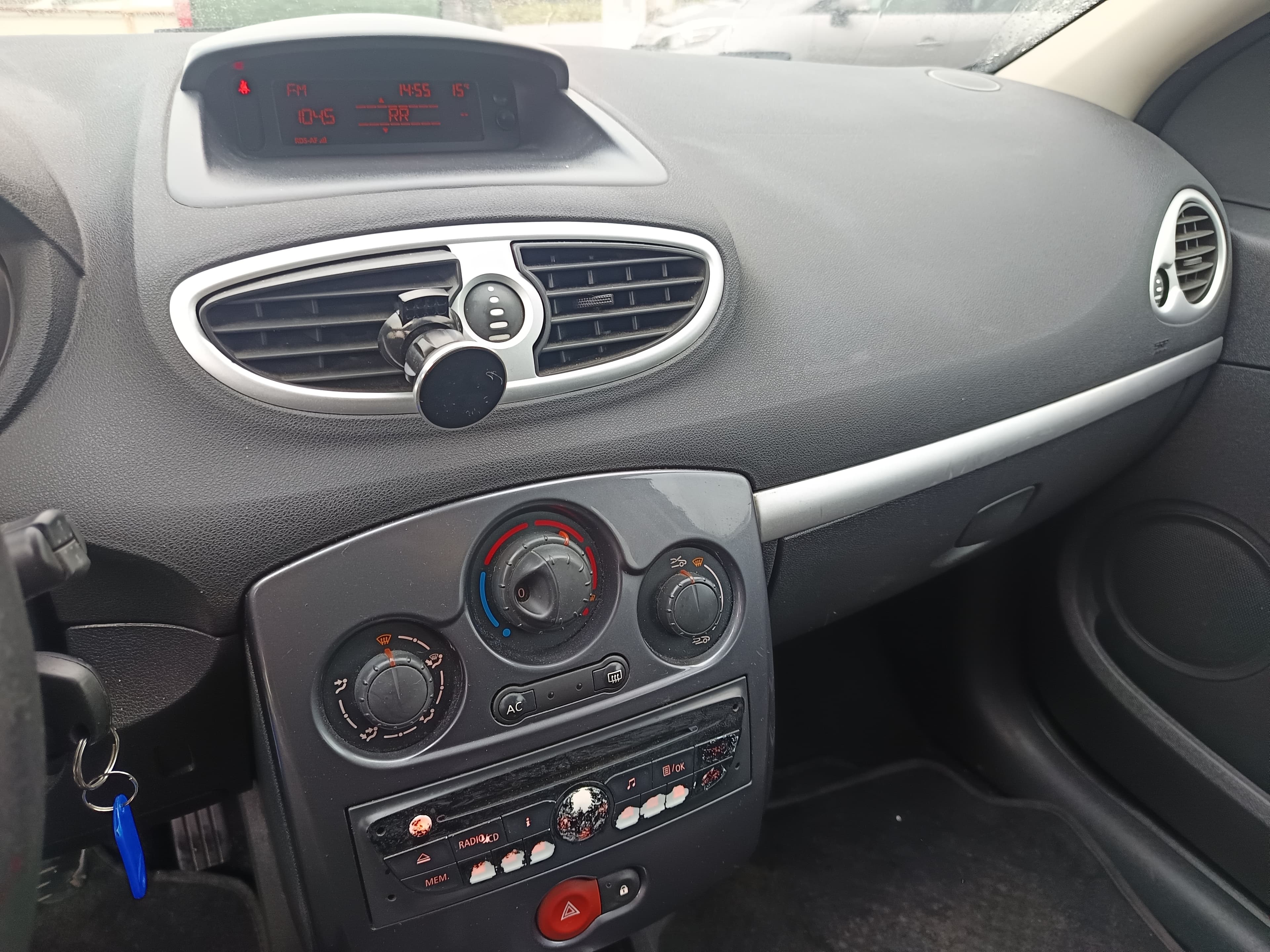 Renault Clio · Ano 2012 — imagen 38