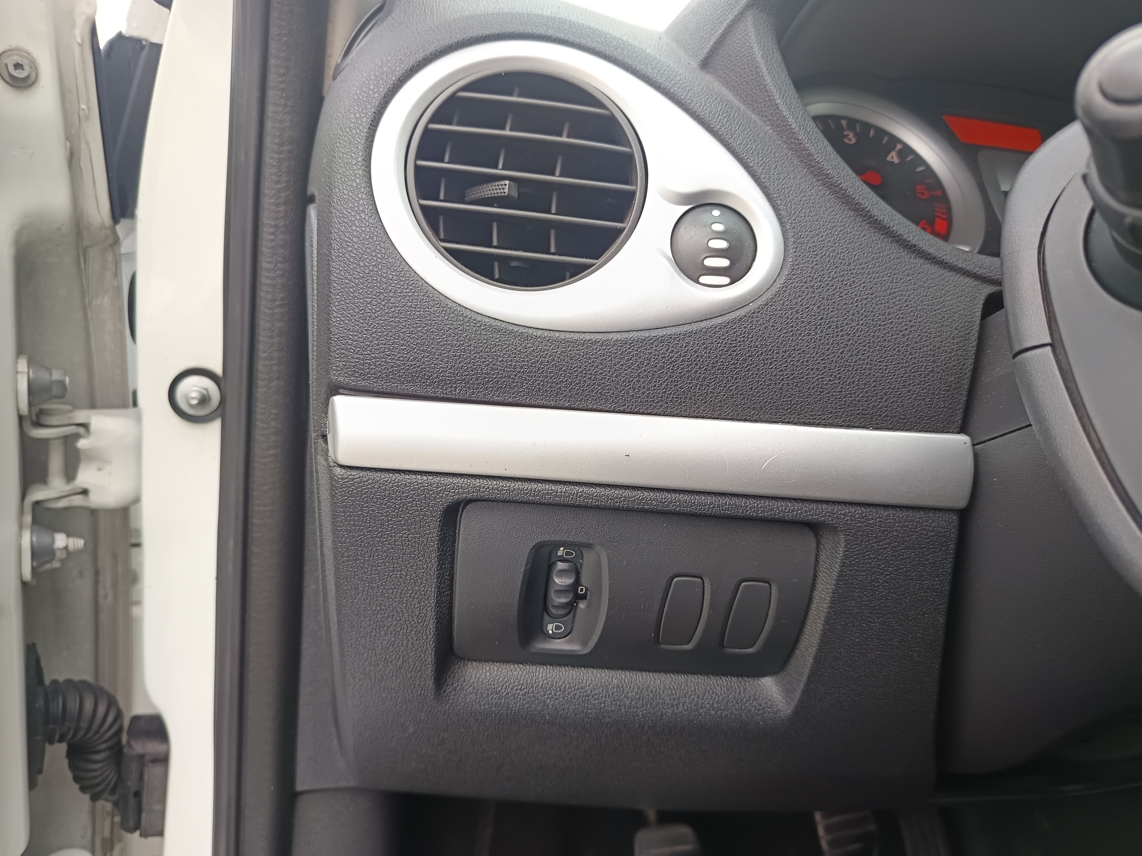 Renault Clio · Ano 2012 — imagen 37