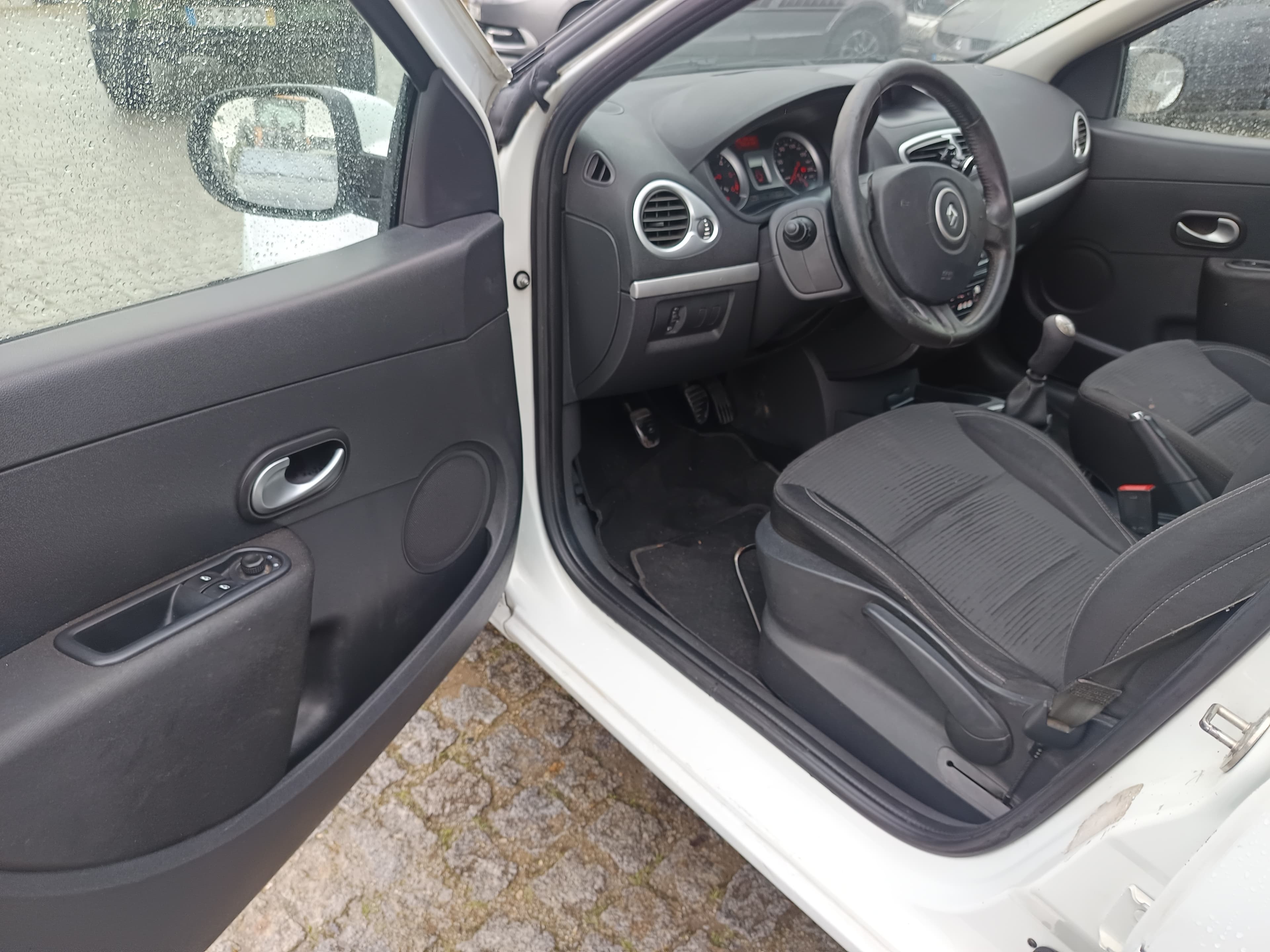 Renault Clio · Ano 2012 — imagen 28