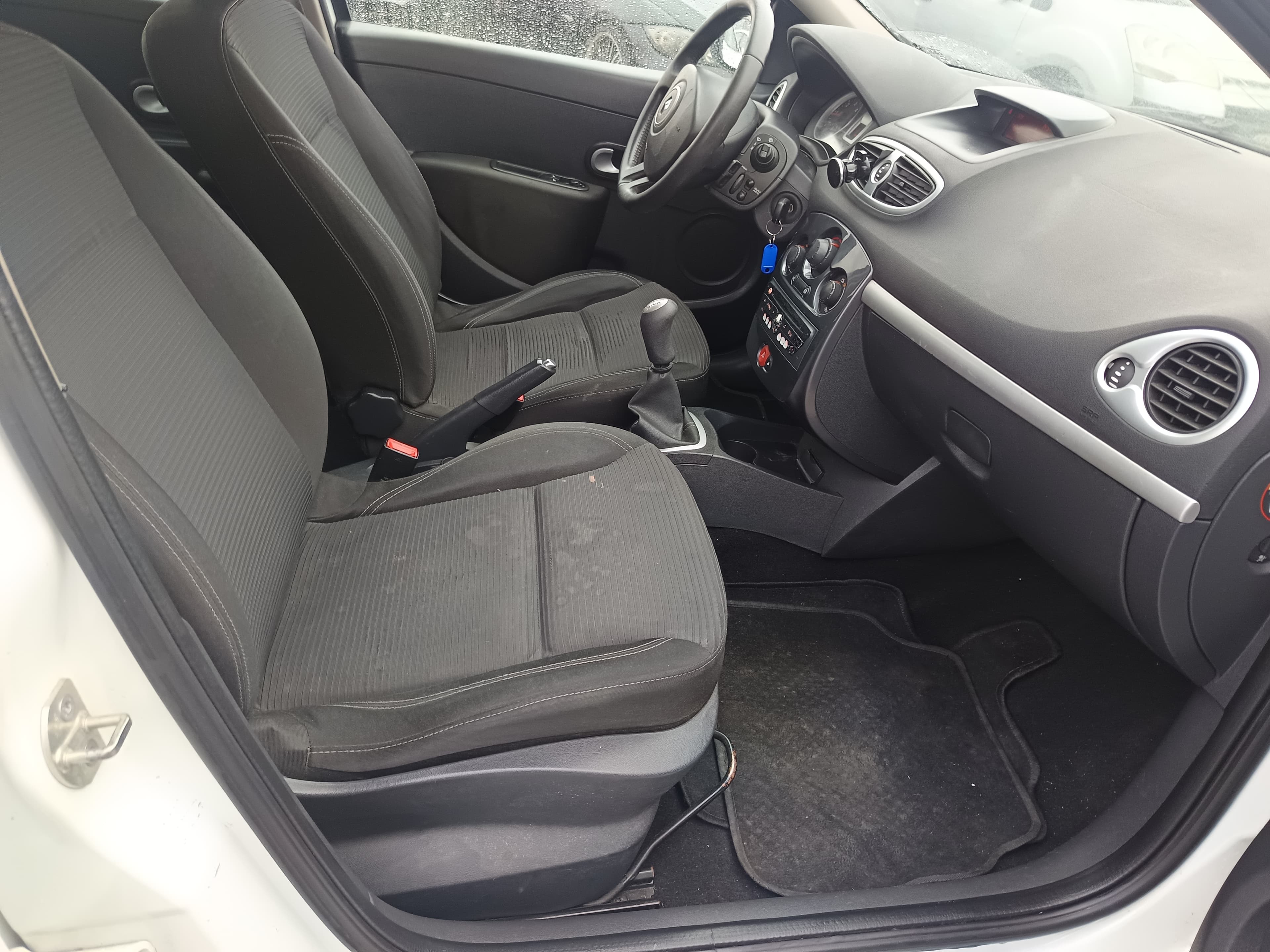 Renault Clio · Ano 2012 — imagen 23