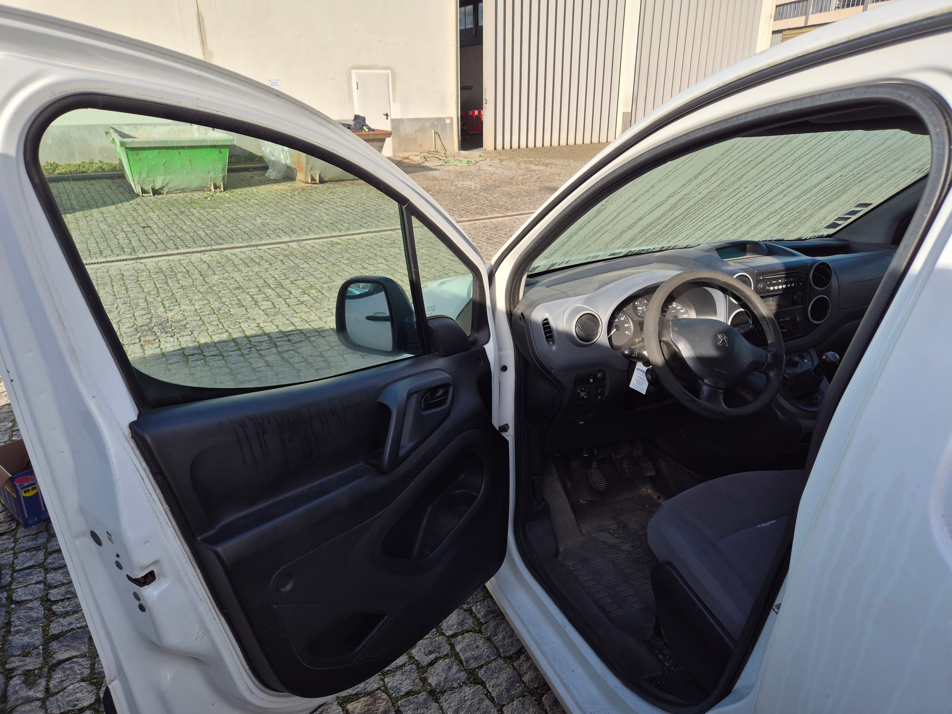 Peugeot Partner · Ano 2013 — image 22