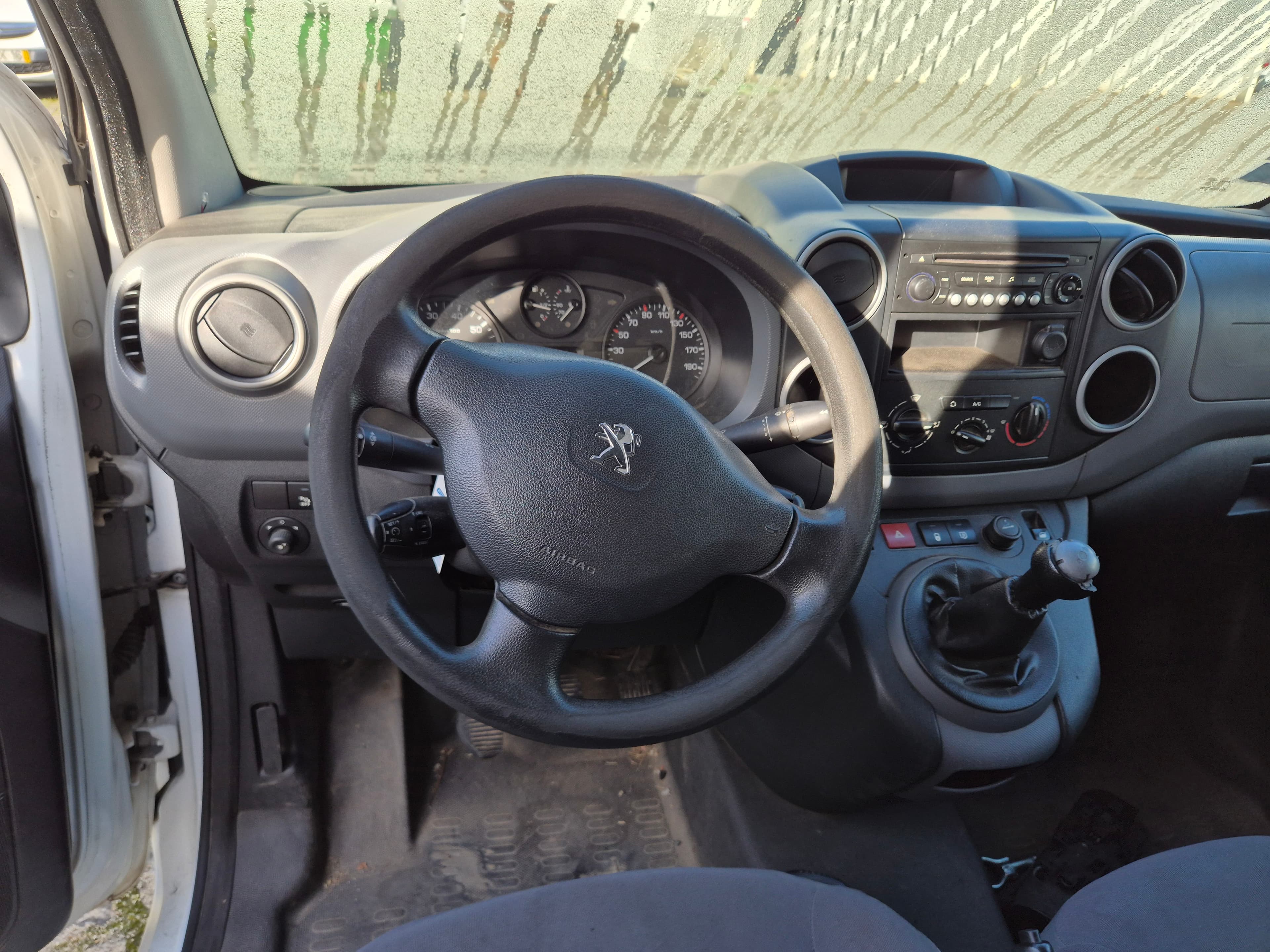 Peugeot Partner · Ano 2013 — image 25