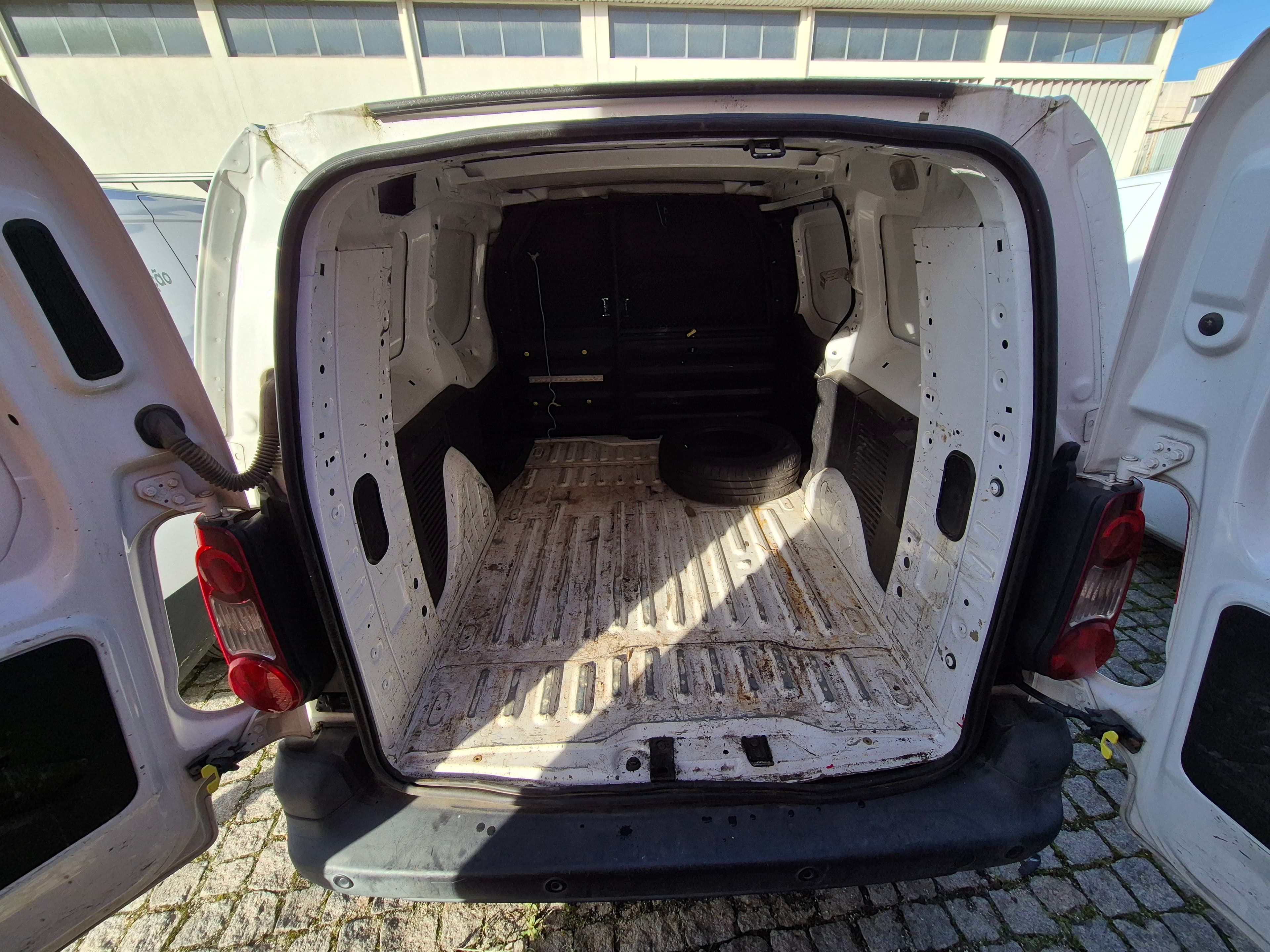 Peugeot Partner · Ano 2013 — image 11