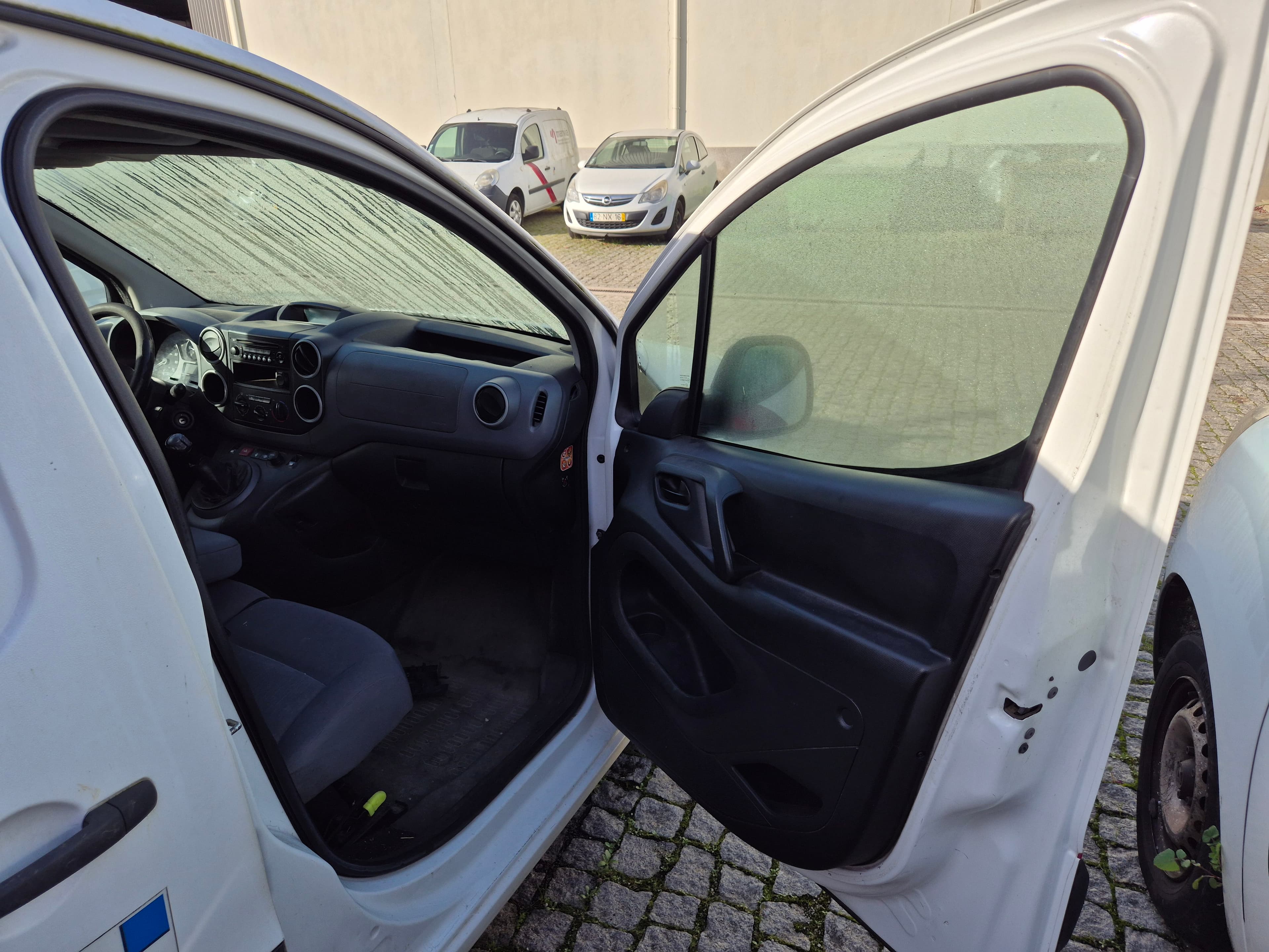 Peugeot Partner · Ano 2013 — image 18