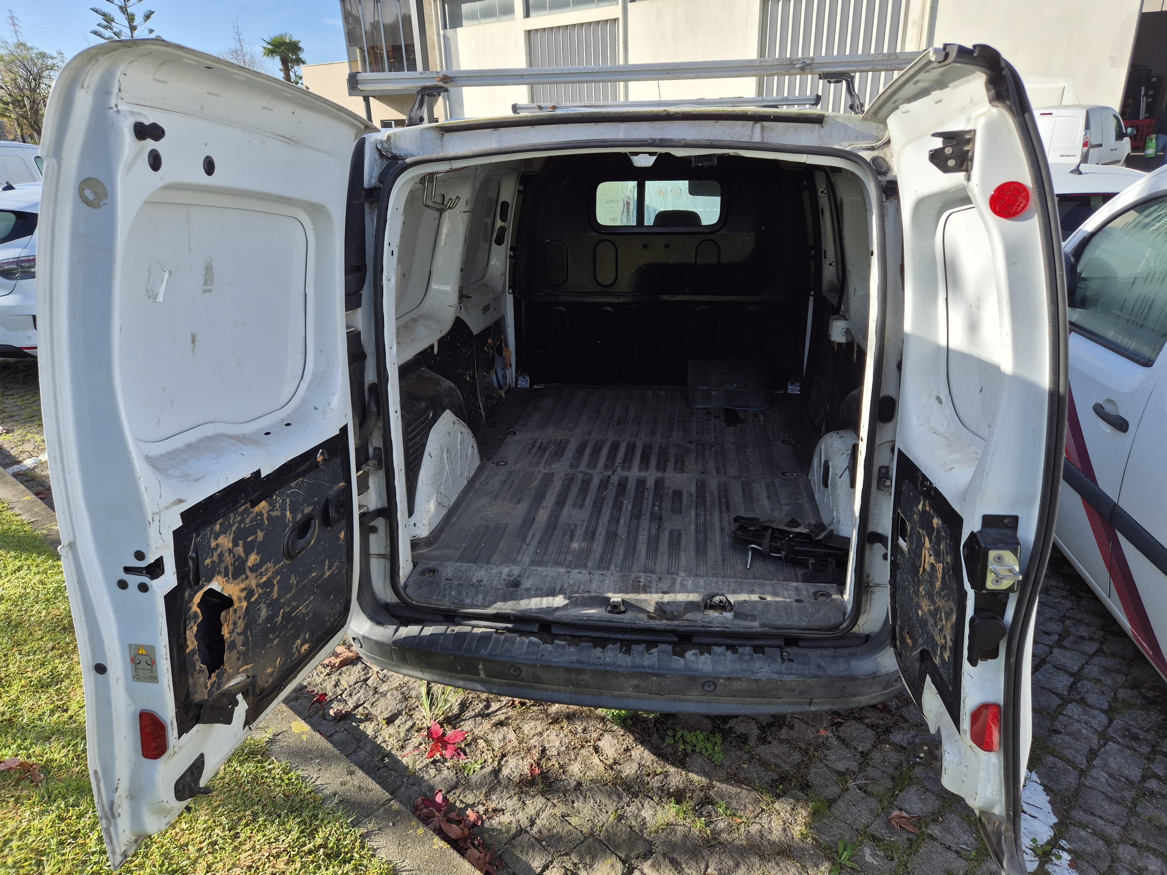 Renault Kangoo · Ano 2015 — imagen 12