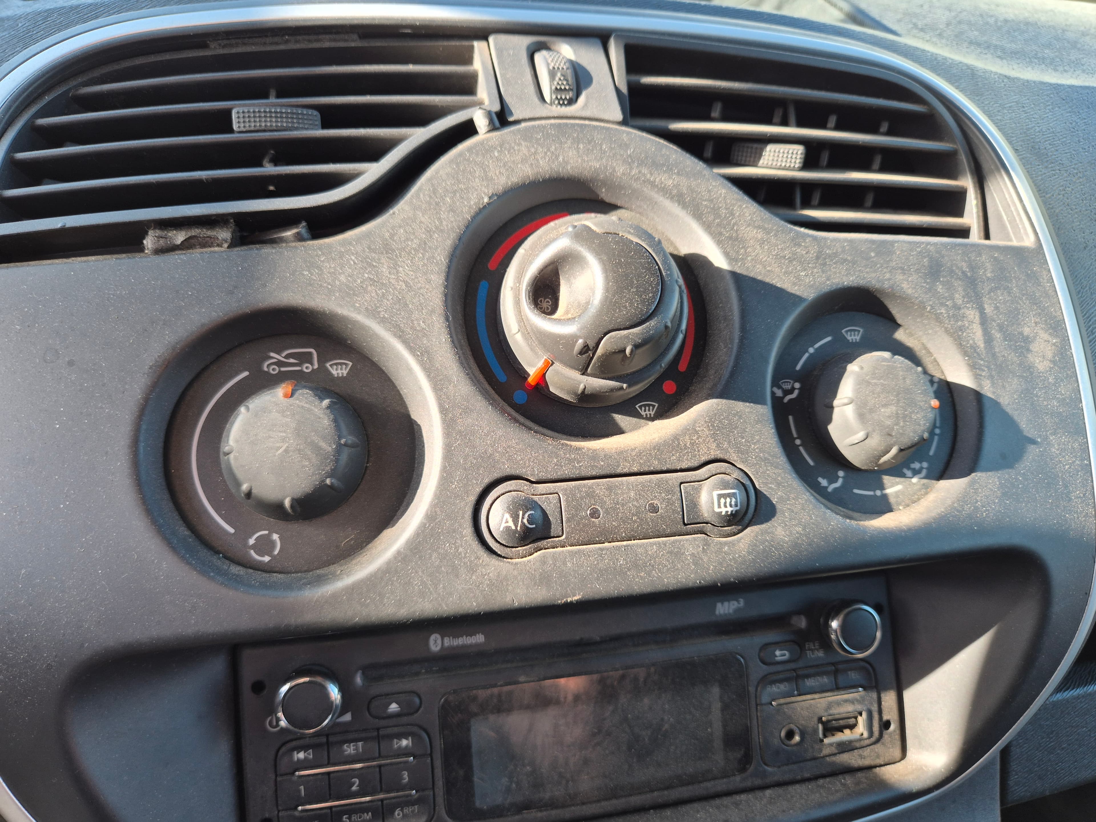 Renault Kangoo · Ano 2015 — imagen 36