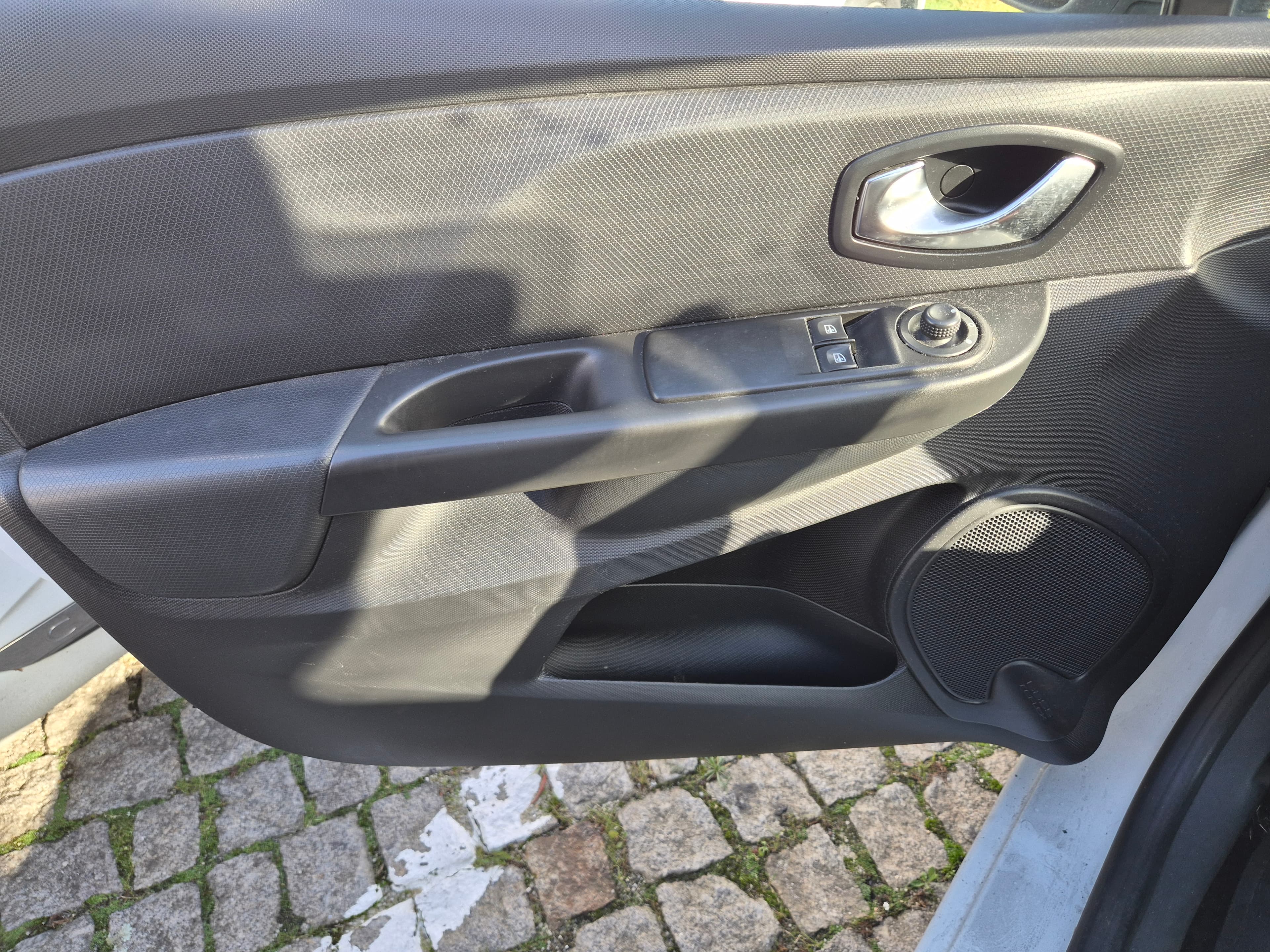 Renault Clio · Ano 2015 — imagem 18
