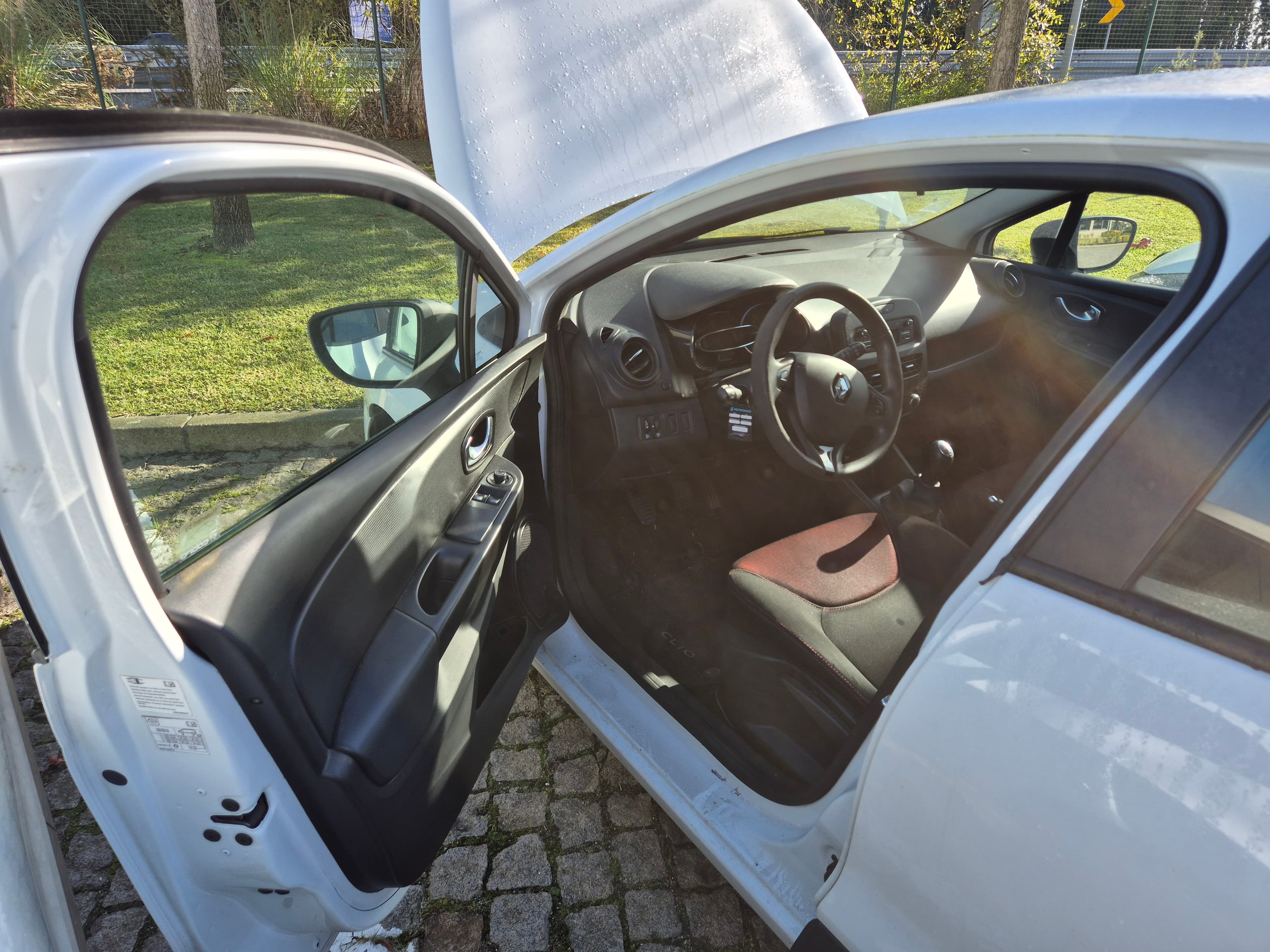 Renault Clio · Ano 2015 — imagem 17