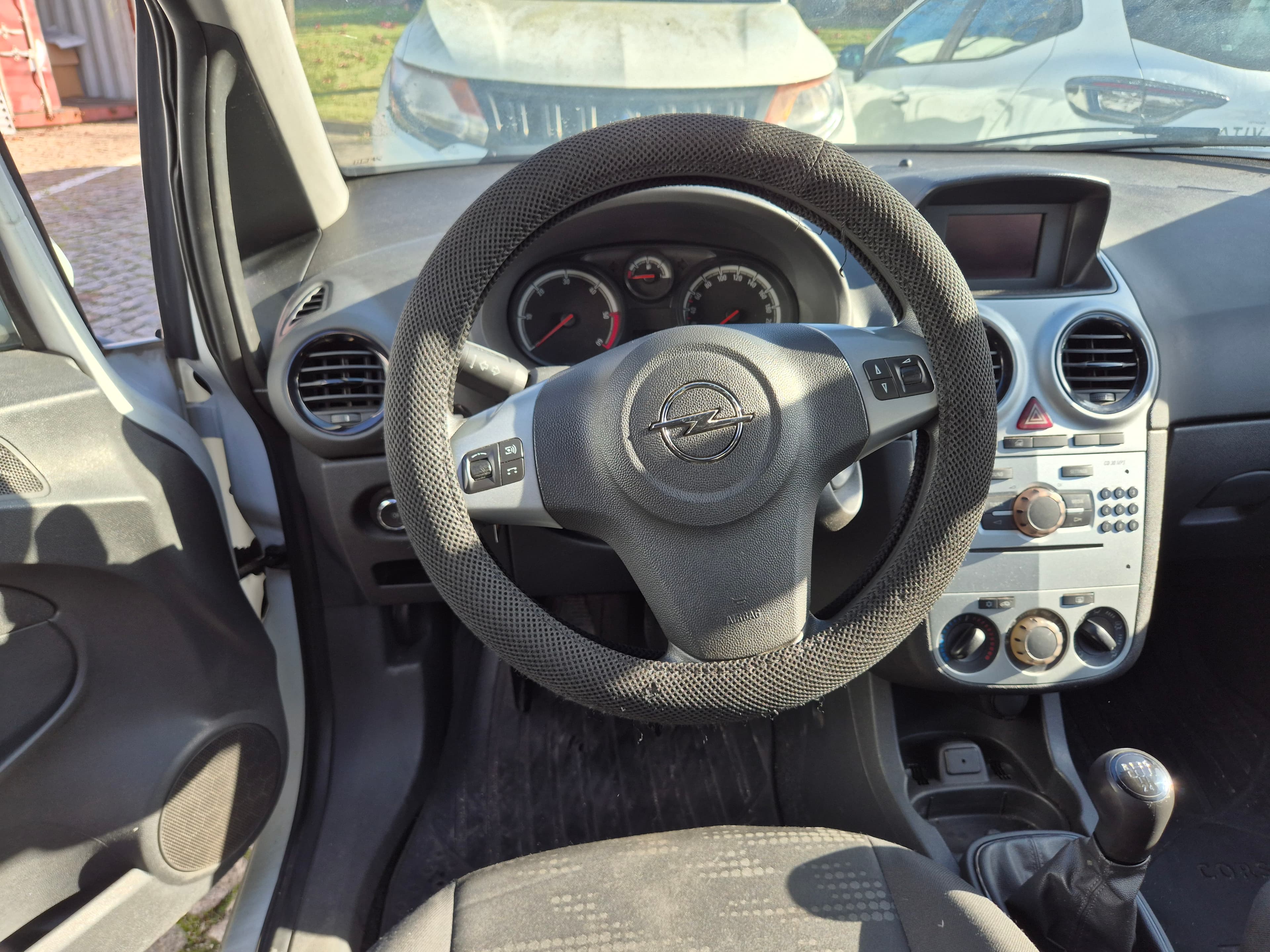 Opel Corsa · Ano 2015 — imagem 21