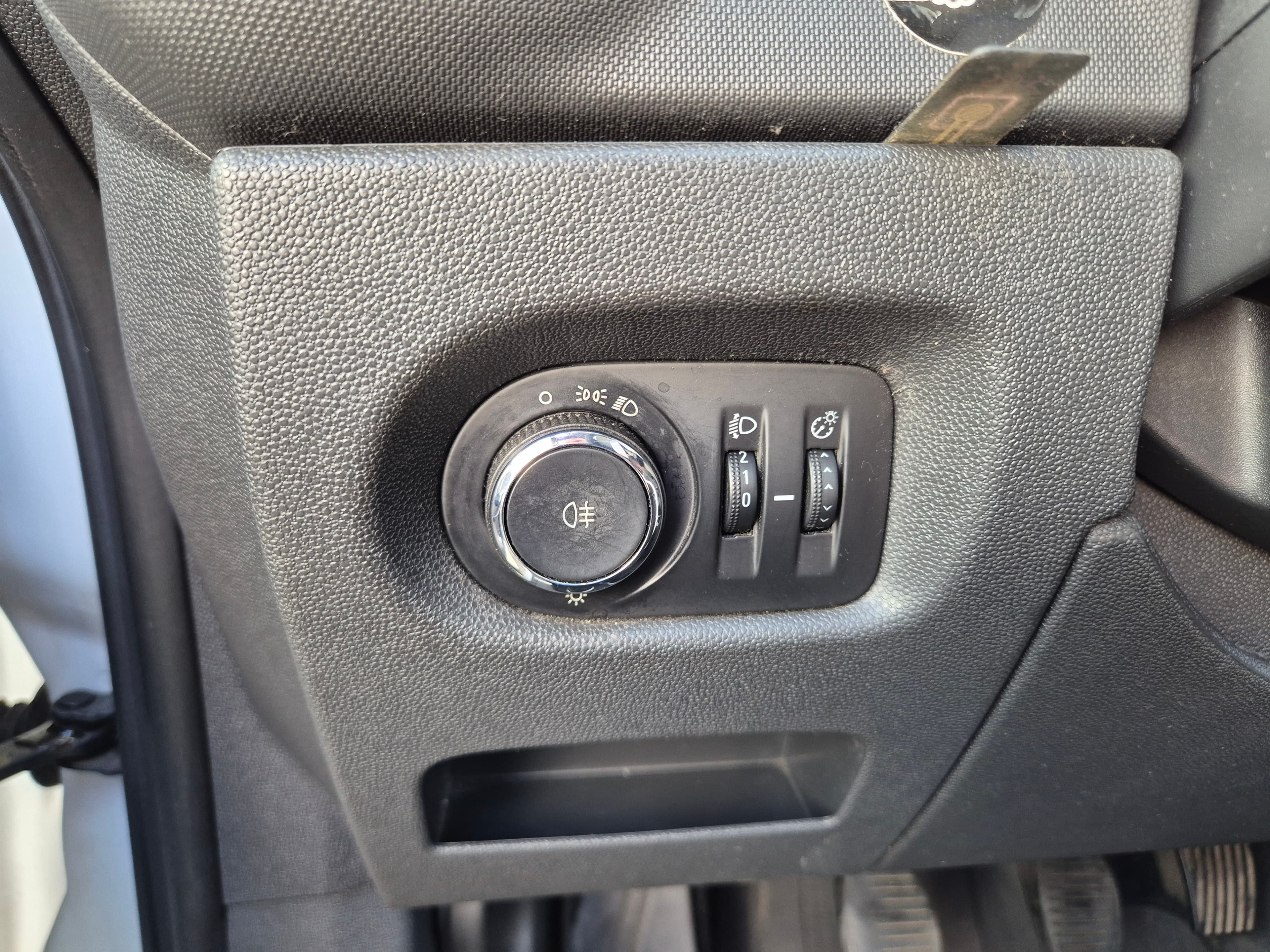 Opel Corsa · Ano 2015 — imagem 23