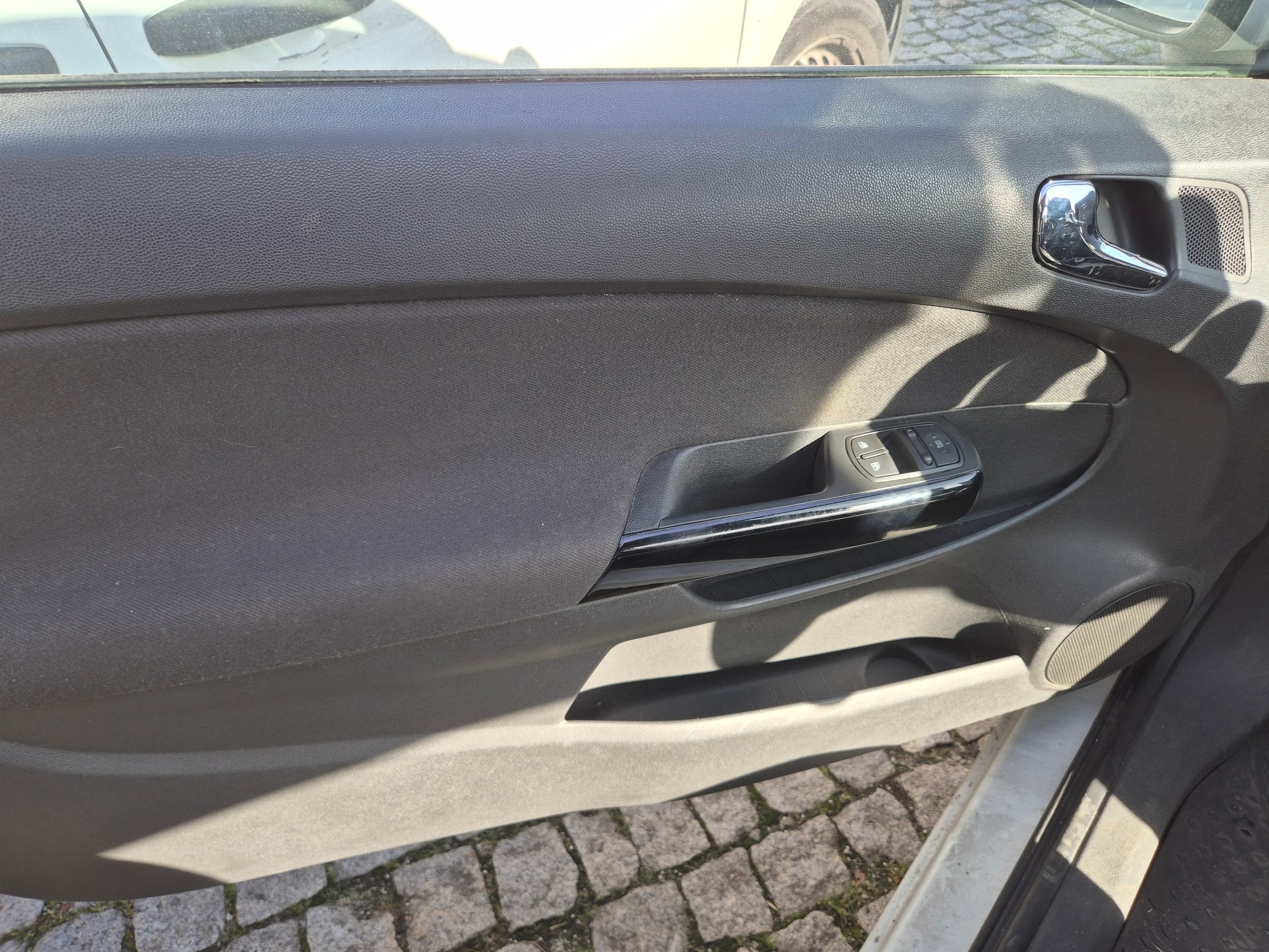 Opel Corsa · Ano 2015 — imagem 19