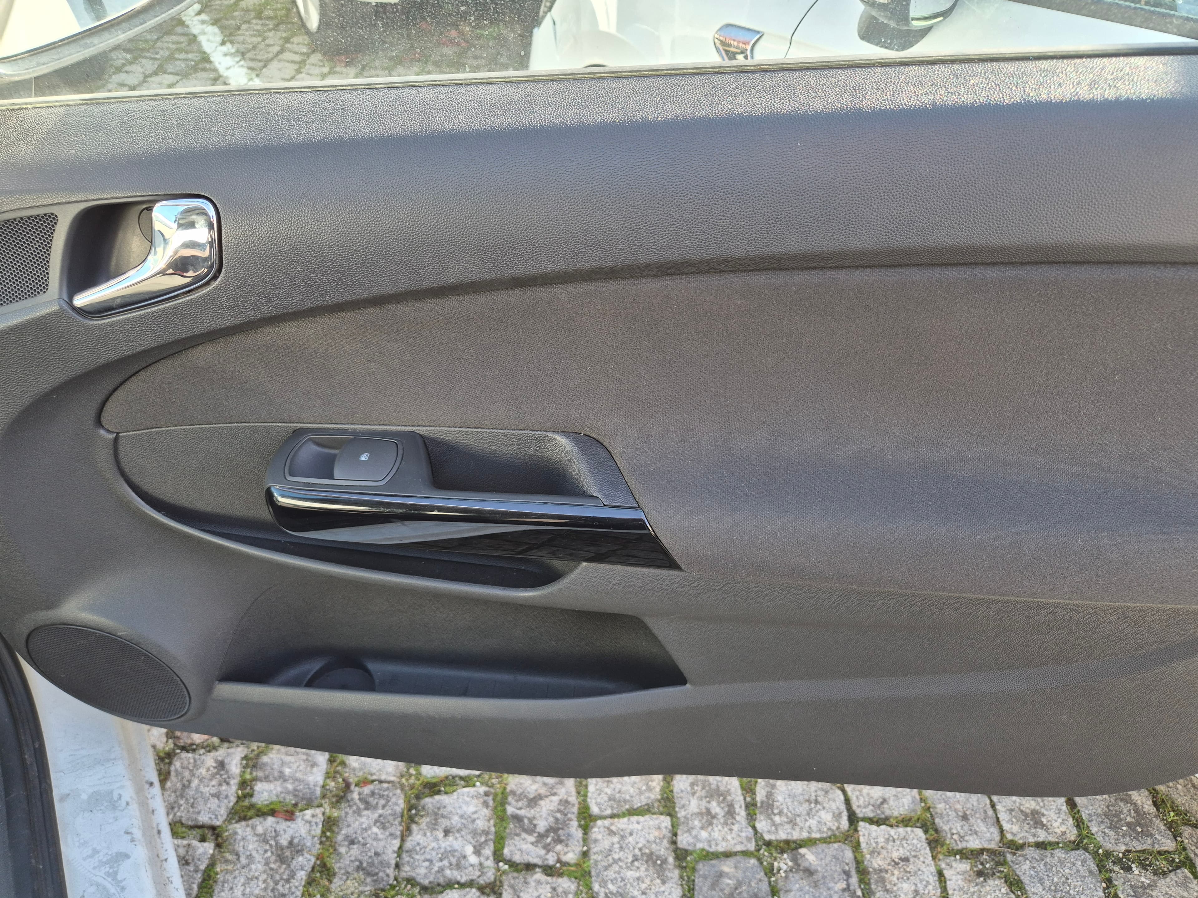 Opel Corsa · Ano 2015 — imagem 16