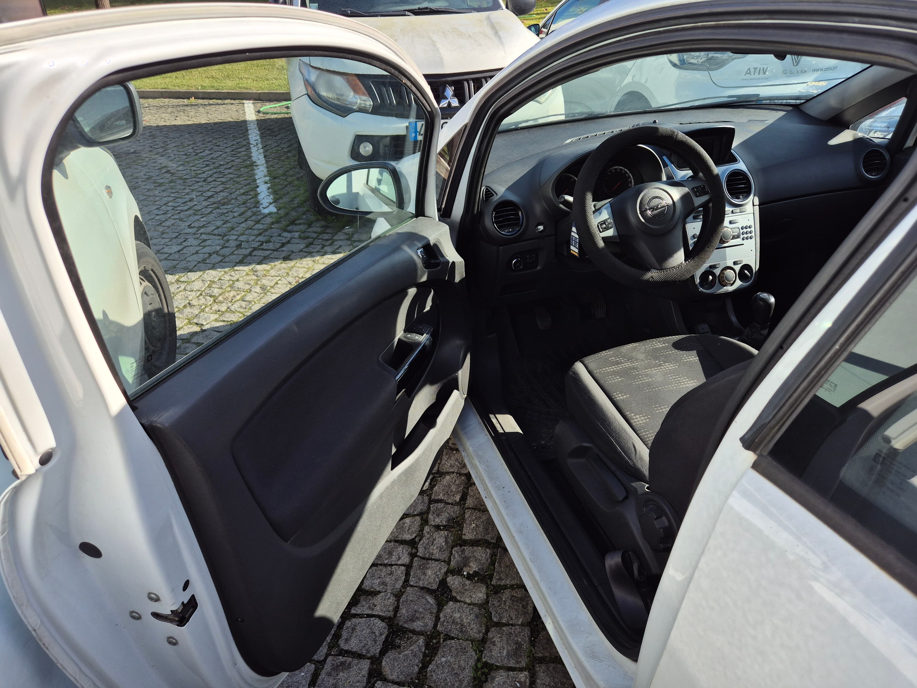 Opel Corsa · Ano 2015 — imagem 18