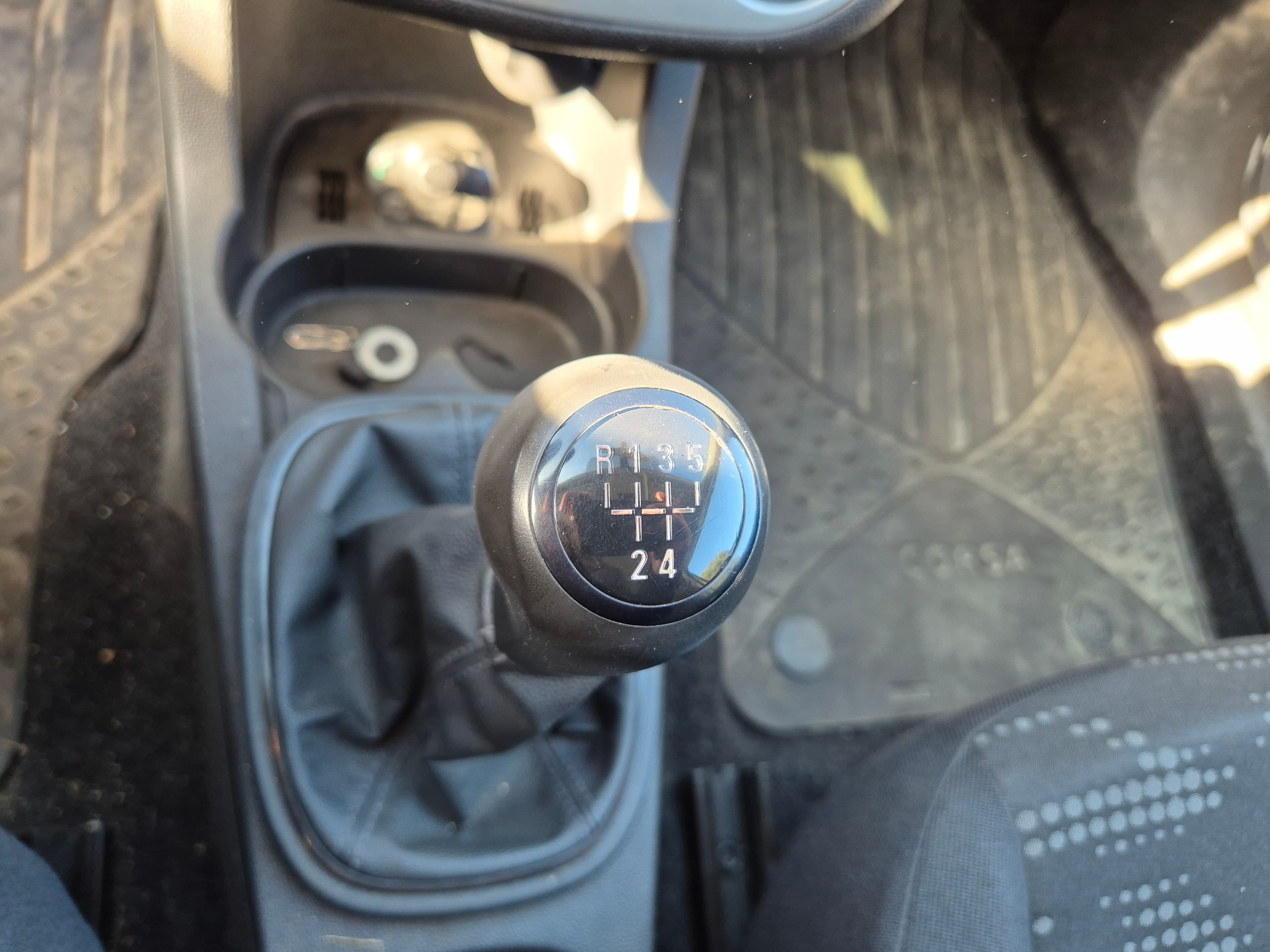 Opel Corsa · Ano 2014 — imagen 30