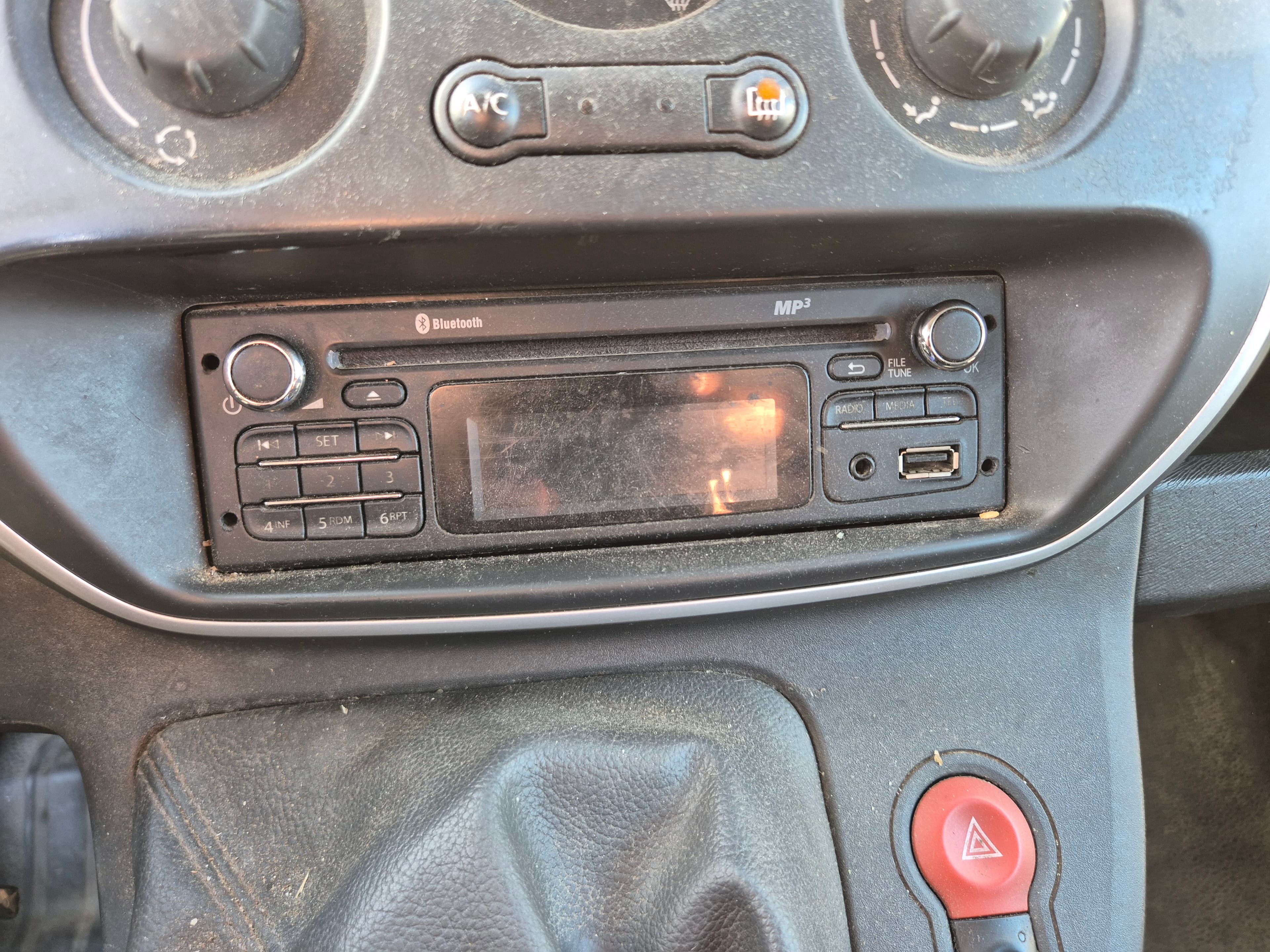 Renault Kangoo · Ano 2014 — imagem 36