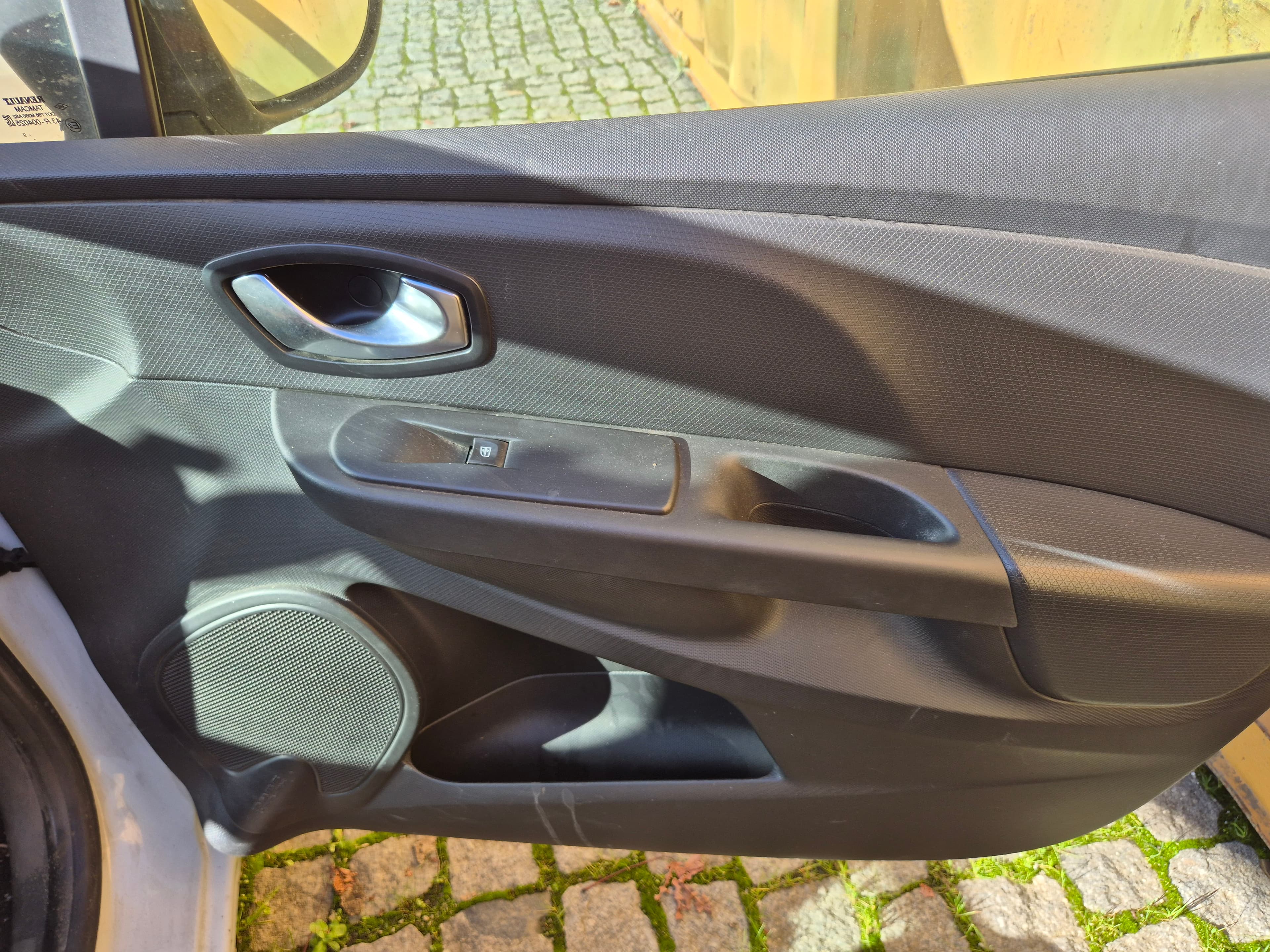Renault Clio · Ano 2016 — imagem 20