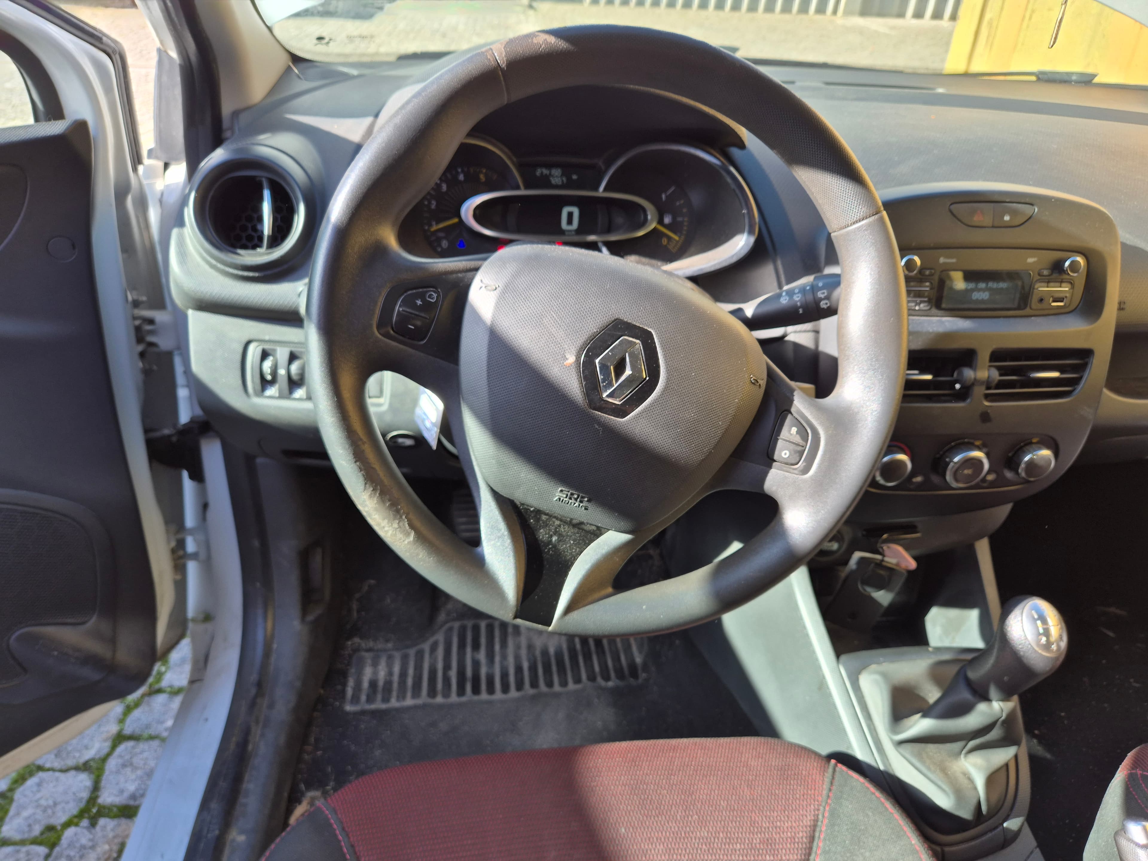 Renault Clio · Ano 2016 — imagem 28