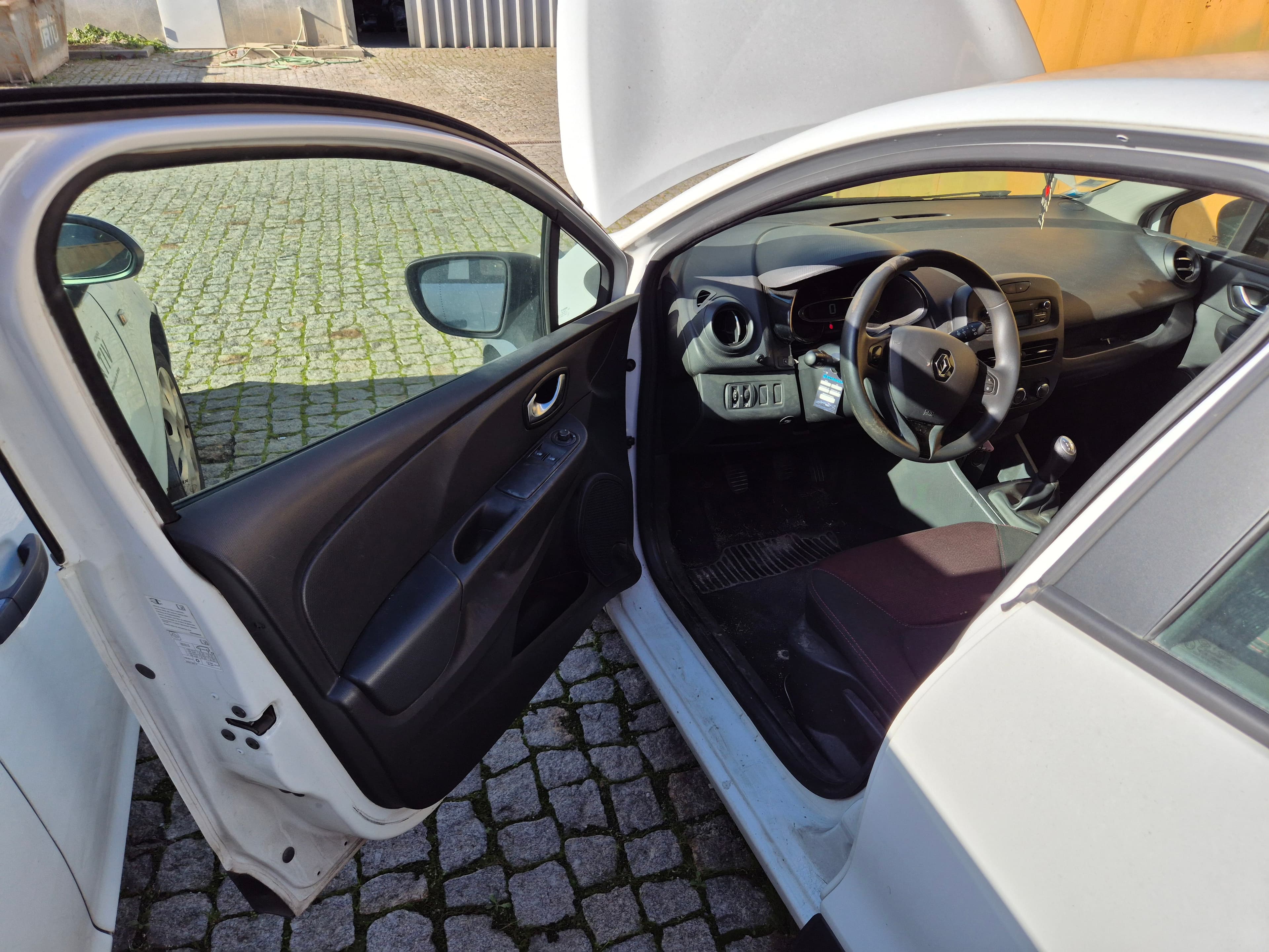 Renault Clio · Ano 2016 — imagem 25