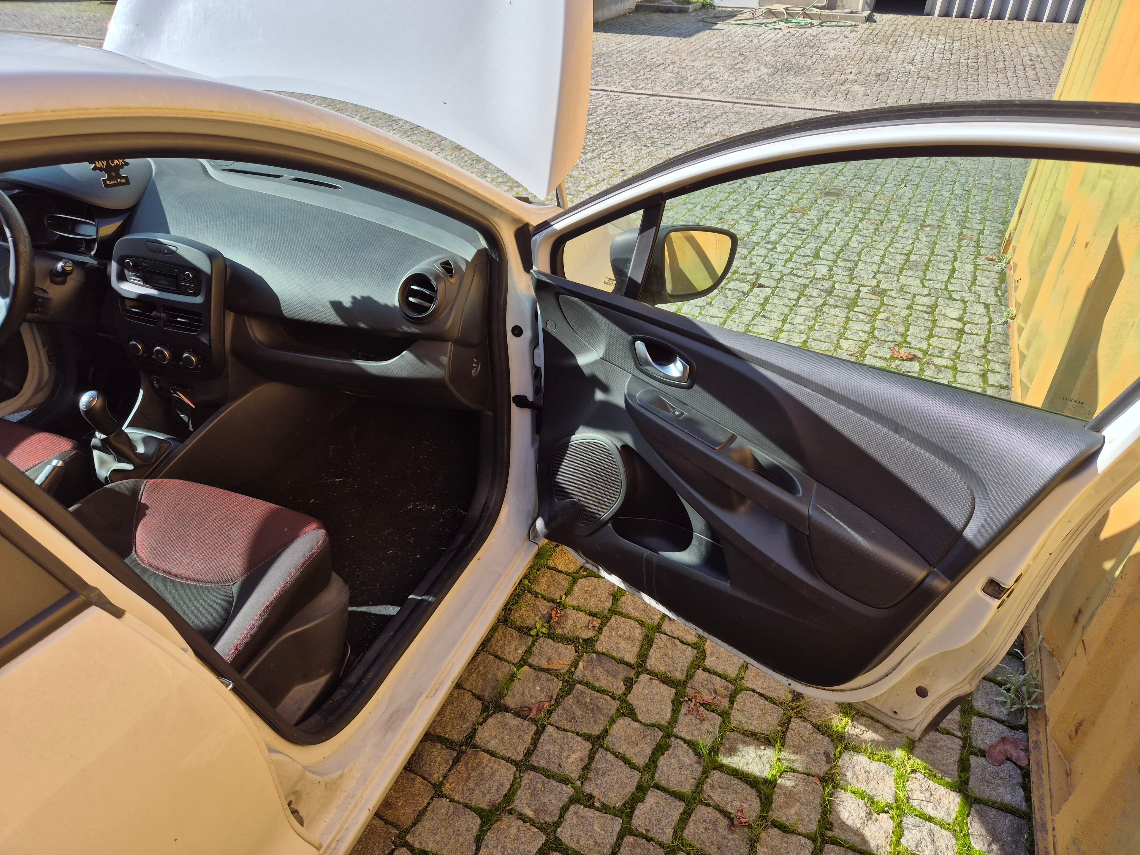 Renault Clio · Ano 2016 — imagem 19