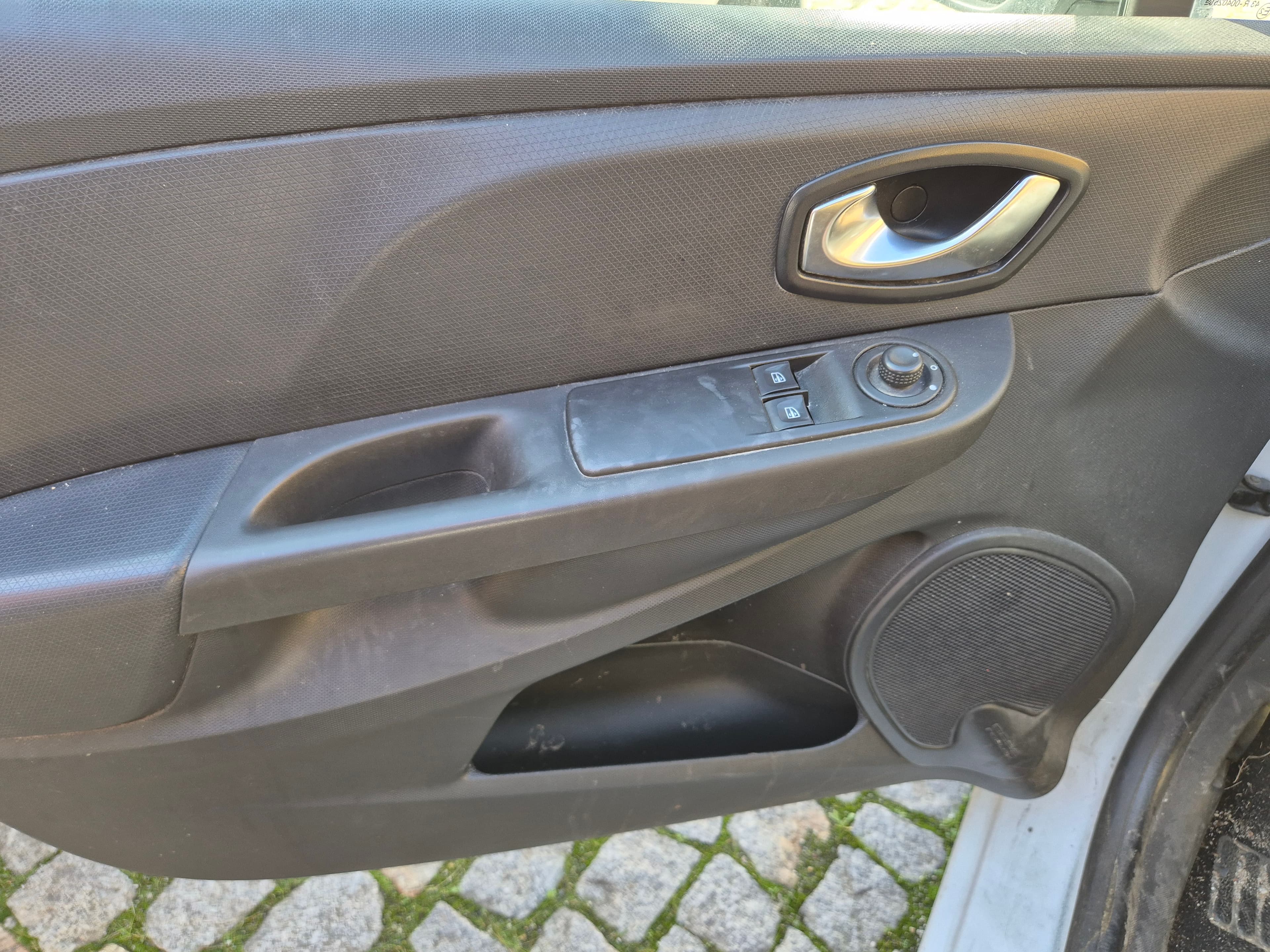 Renault Clio · Ano 2016 — imagem 26
