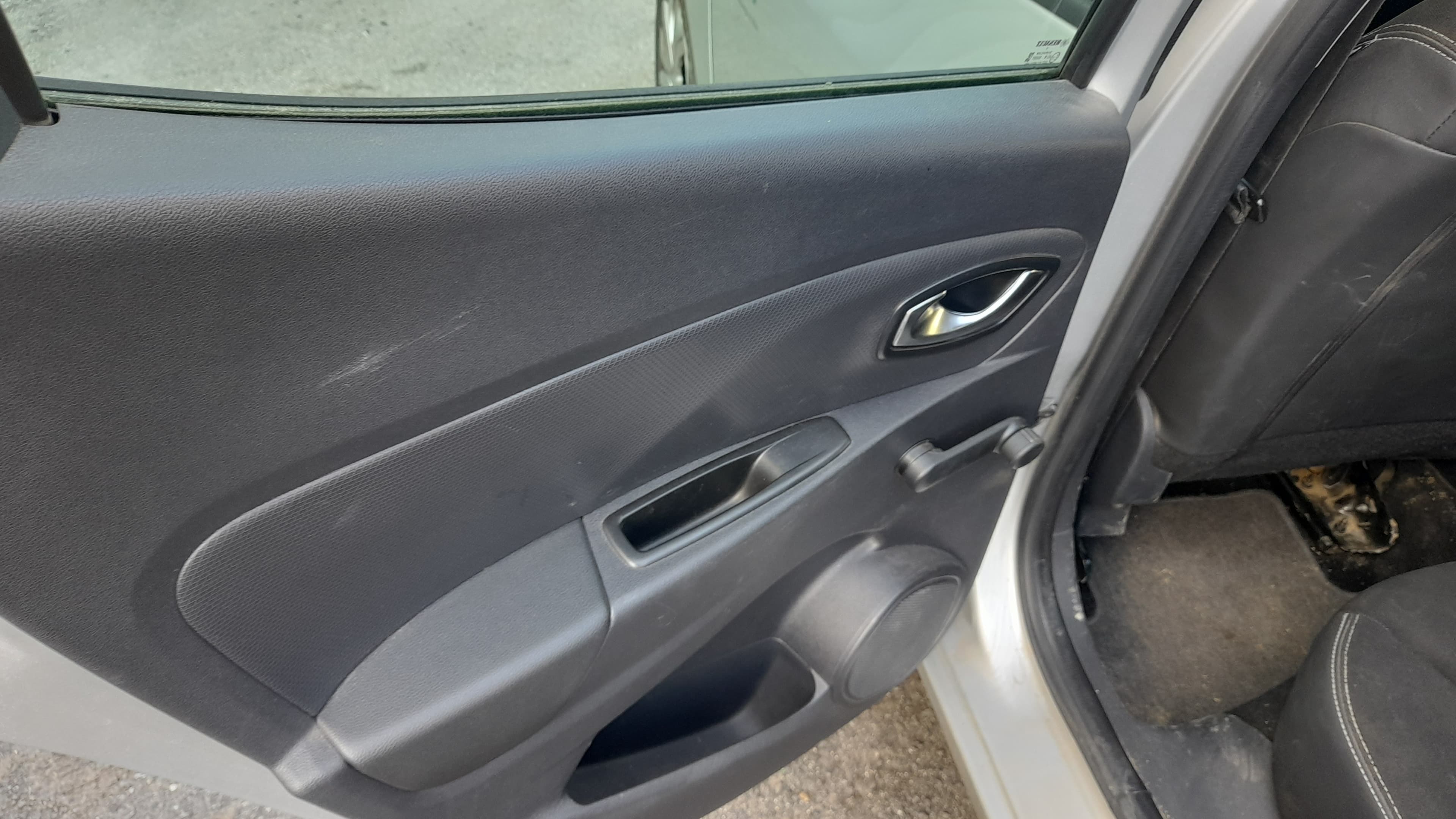 Renault Clio Dynamique S 1.5 DCi · Ano 2016 — imagem 16