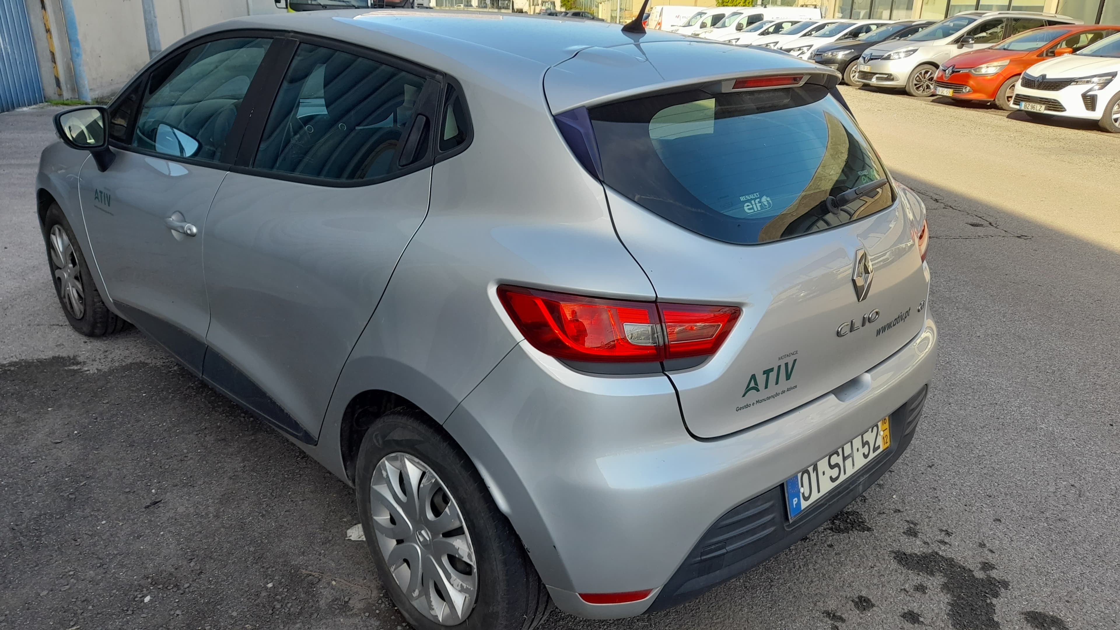 Renault Clio Dynamique S 1.5 DCi · Ano 2016 — imagem 8