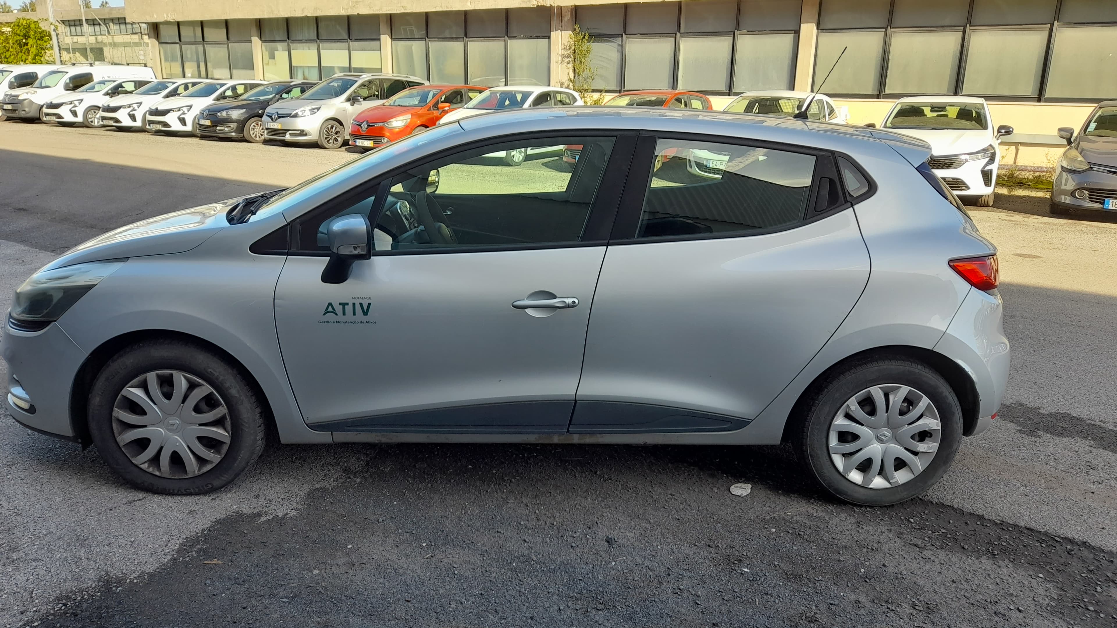 Renault Clio Dynamique S 1.5 DCi · Ano 2016 — imagem 4