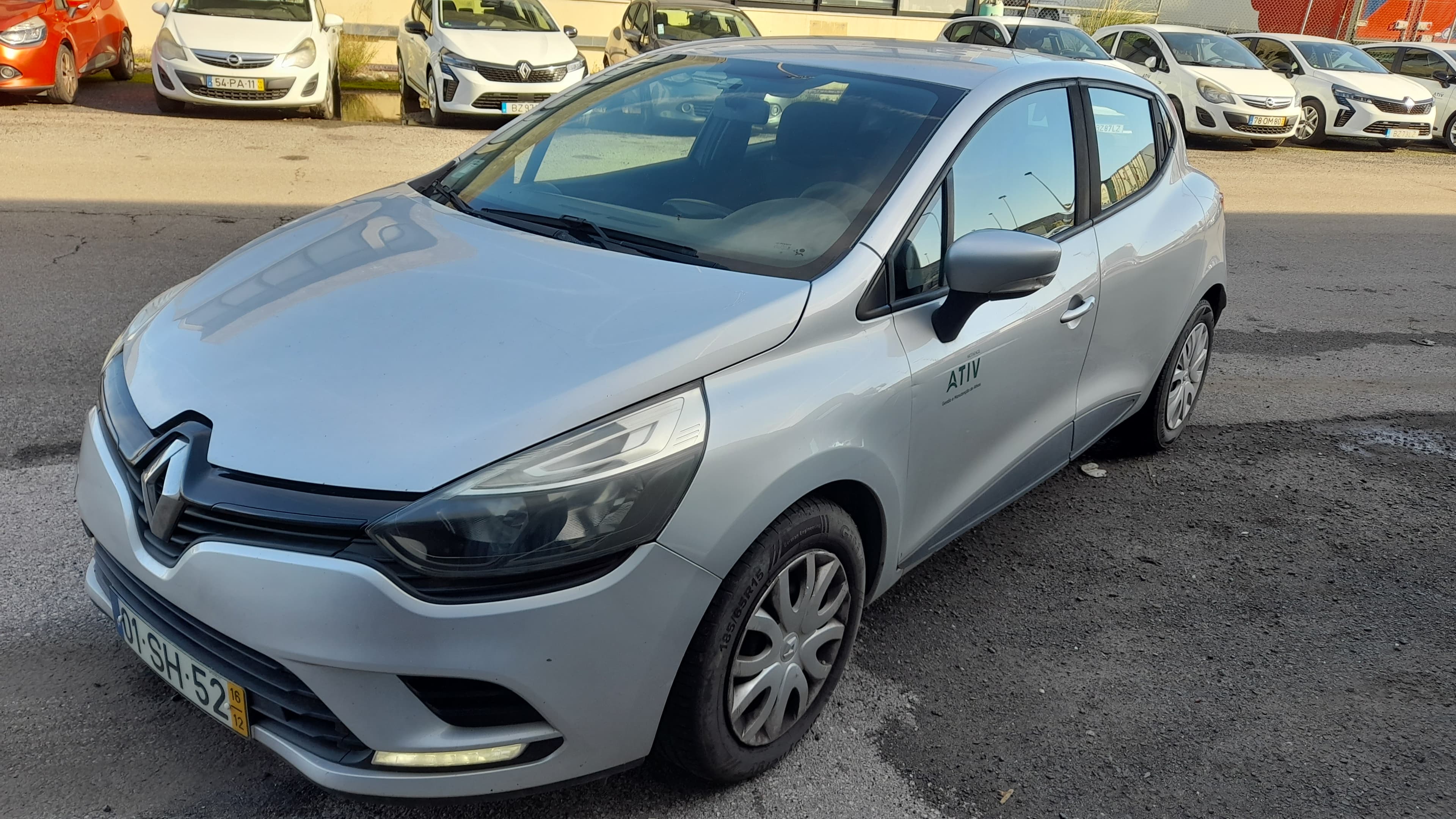 Renault Clio Dynamique S 1.5 DCi · Ano 2016 — imagem 3