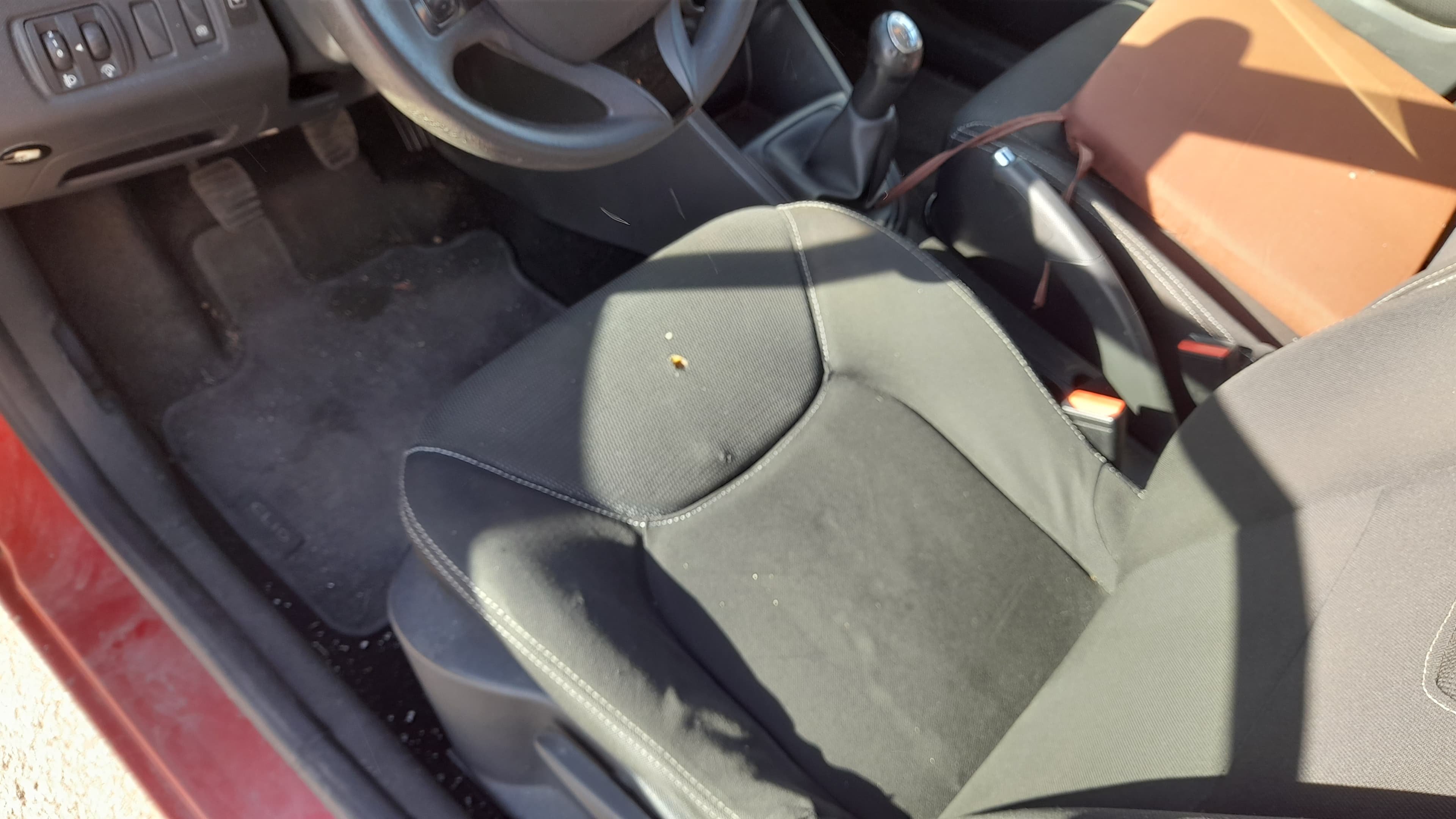 Renault Clio Dynamique S 1.5 DCi · Ano 2015 — imagem 12