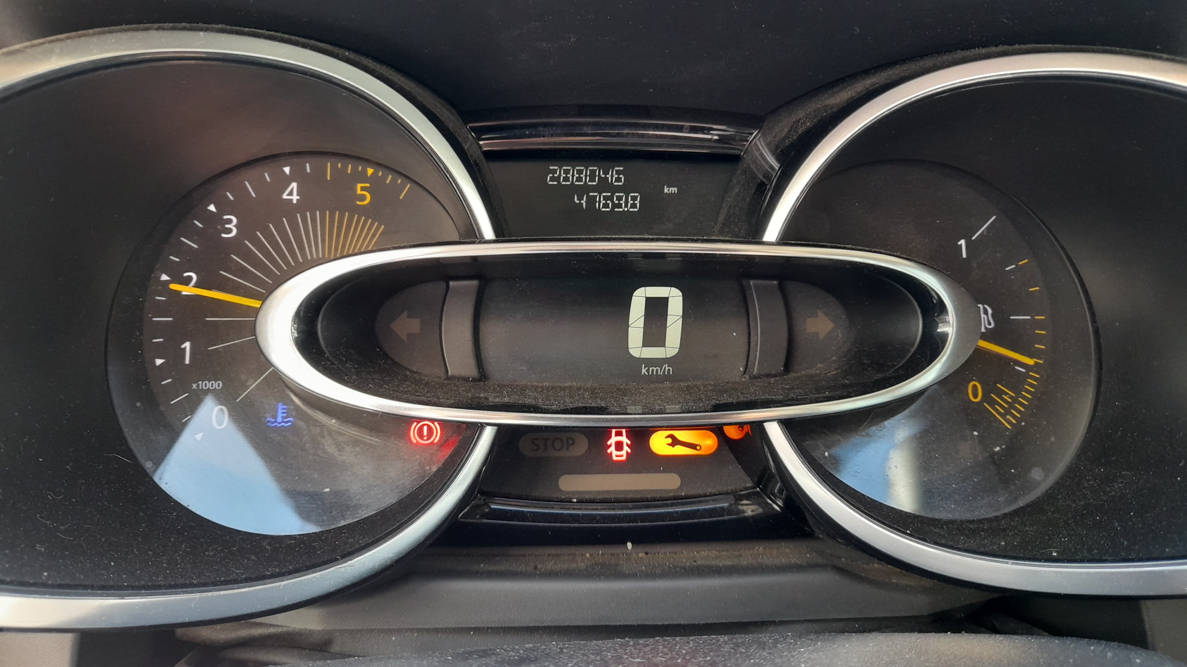 Renault Clio Dynamique S 1.5 DCi · Ano 2015 — imagem 13